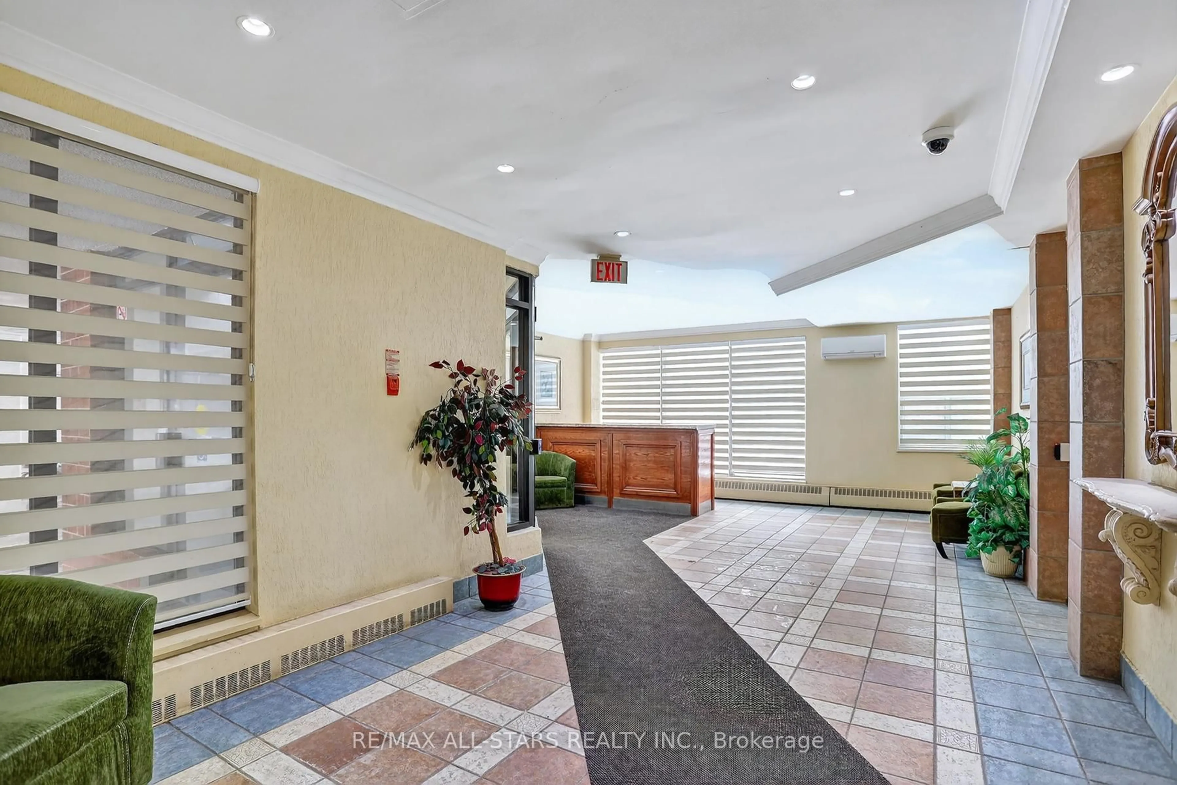 Indoor foyer for 90 Ling Rd #501, Toronto Ontario M1E 4Y3