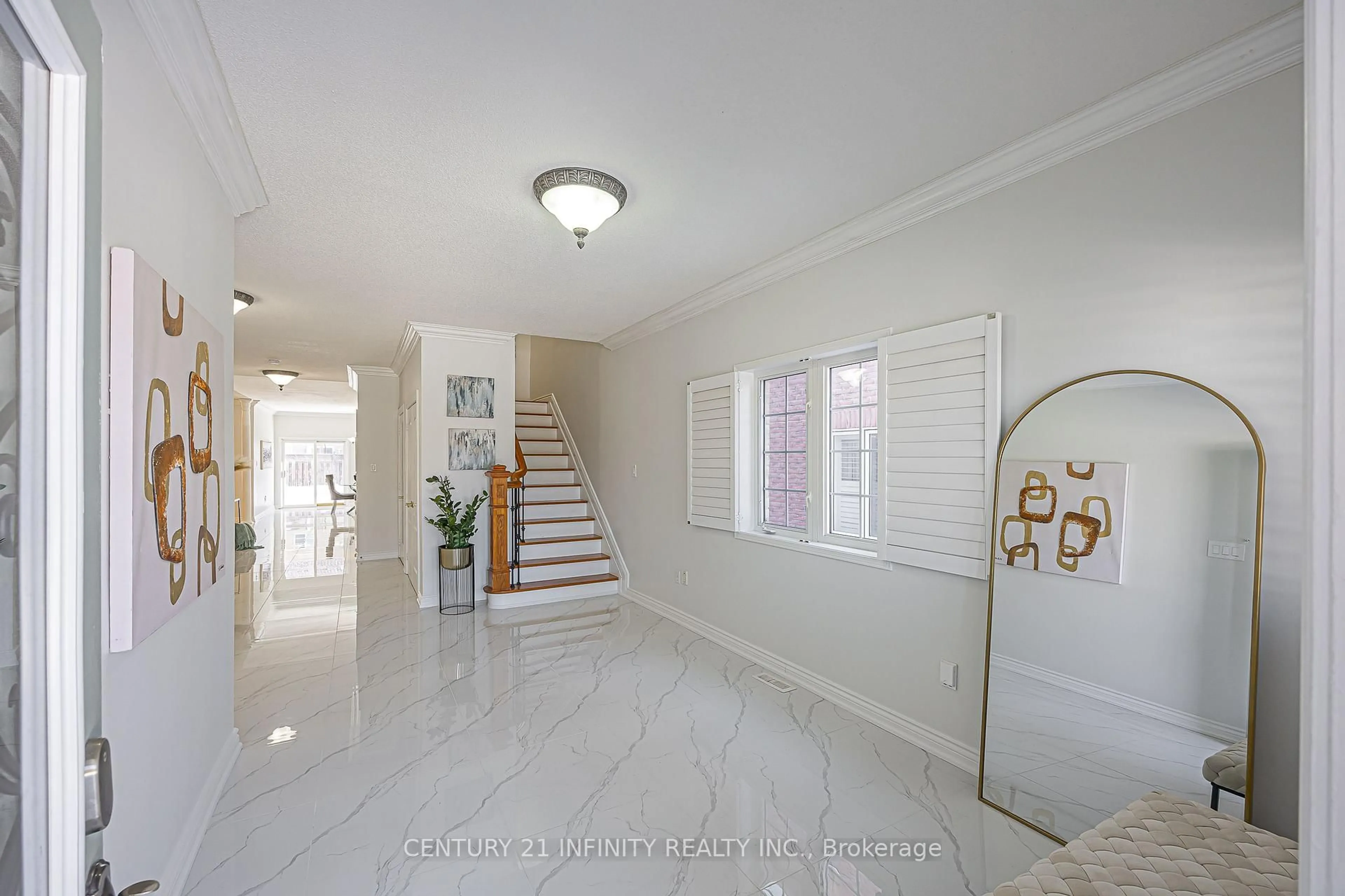 Indoor foyer for 31 Gloria Cres, Whitby Ontario L1P 1V4