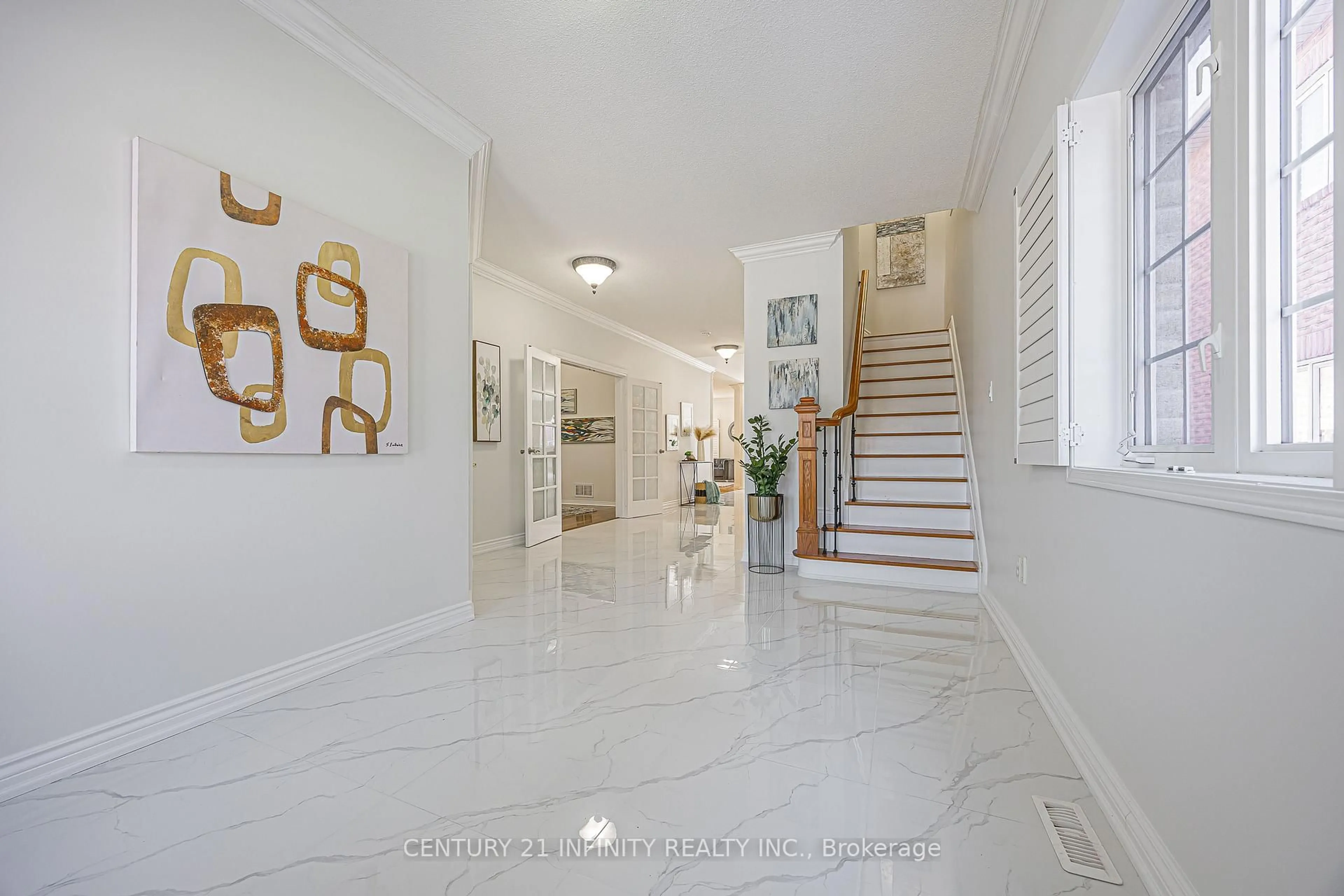 Indoor foyer for 31 Gloria Cres, Whitby Ontario L1P 1V4