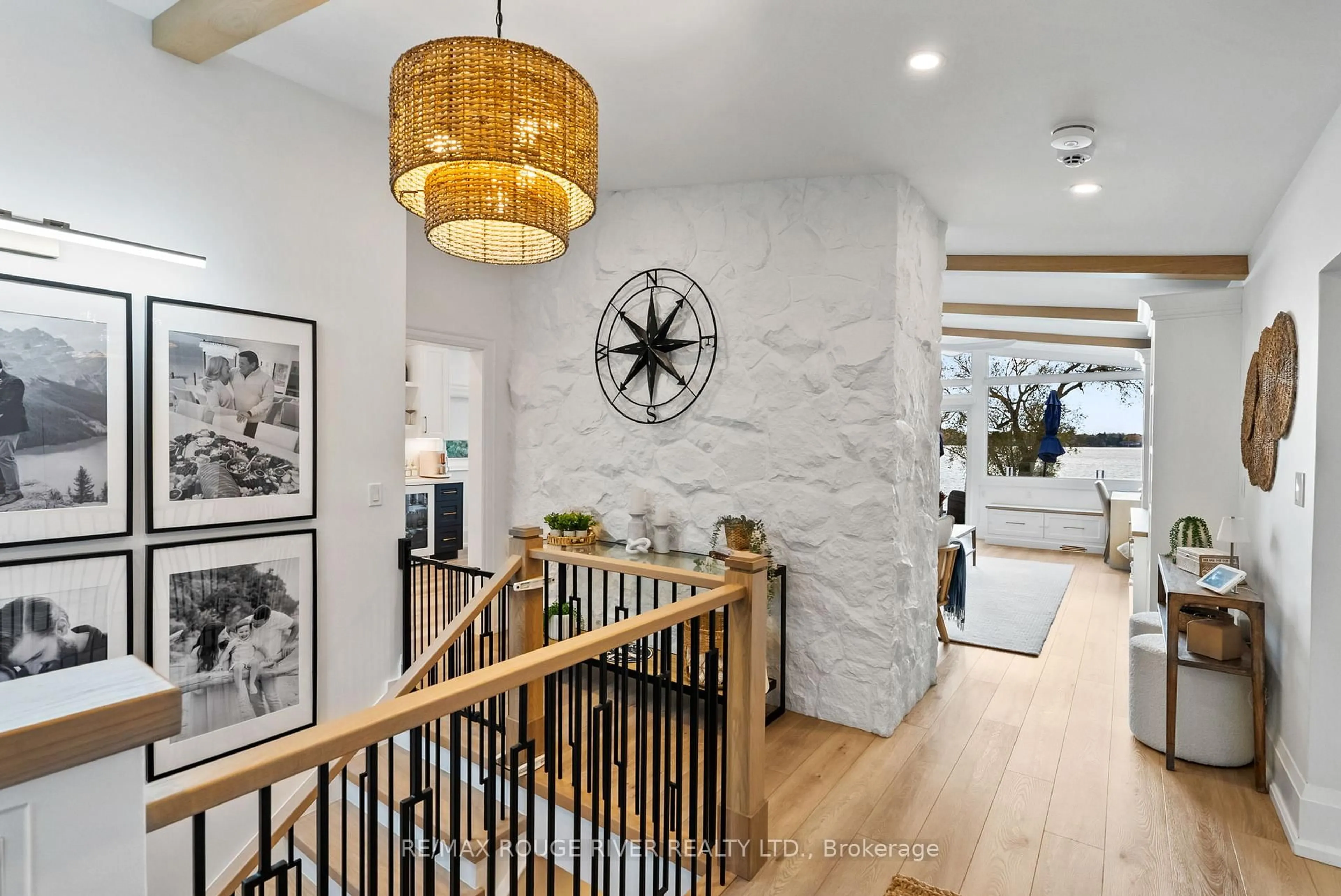 Indoor entryway for 6 Ambleside Dr, Scugog Ontario L9L 1B4