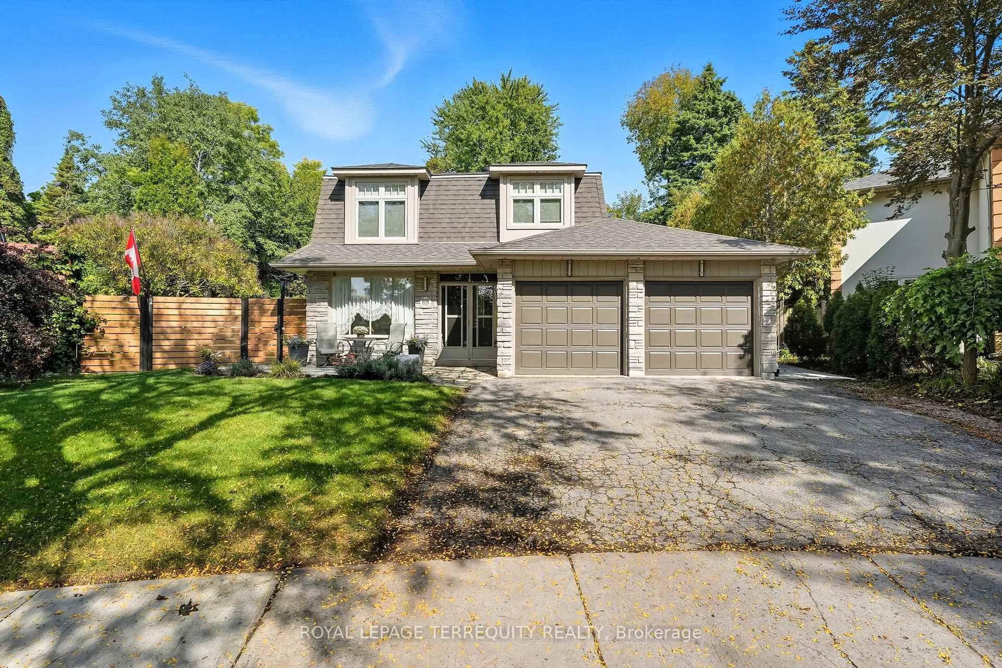 Home with brick exterior material, street for 818 Kates Lane, Pickering Ontario L1V 2Z2