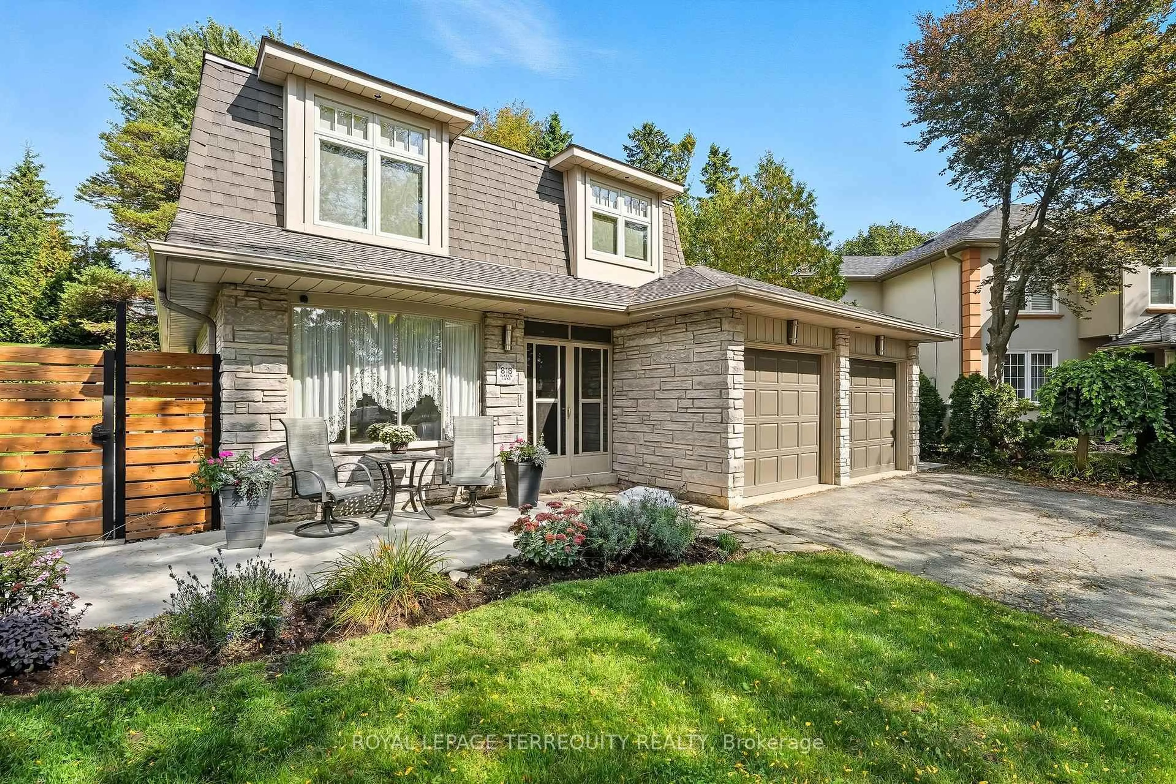 Home with brick exterior material, street for 818 Kates Lane, Pickering Ontario L1V 2Z2