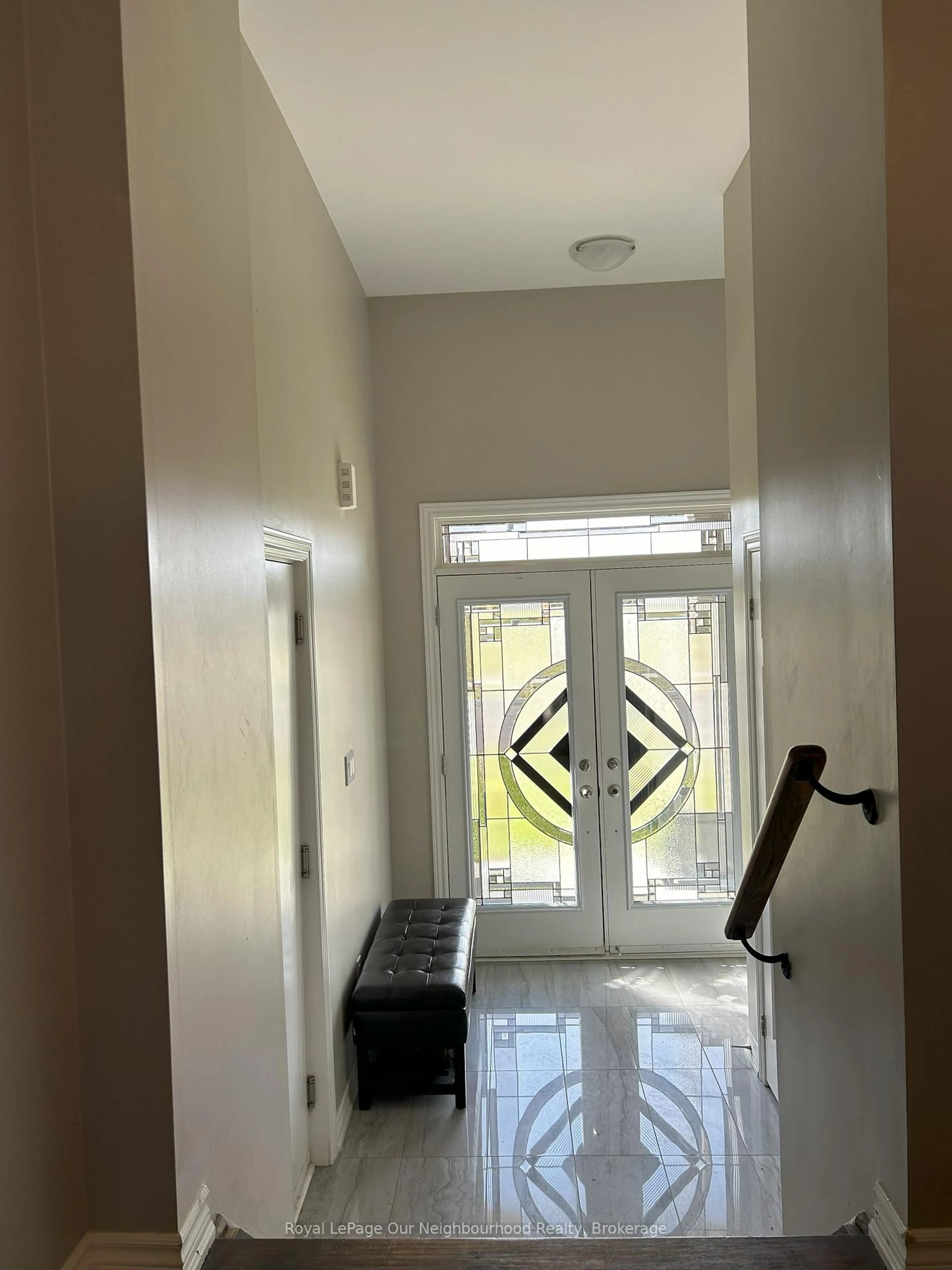 Indoor entryway for 249 Fleetwood Dr, Oshawa Ontario L1K 3E8