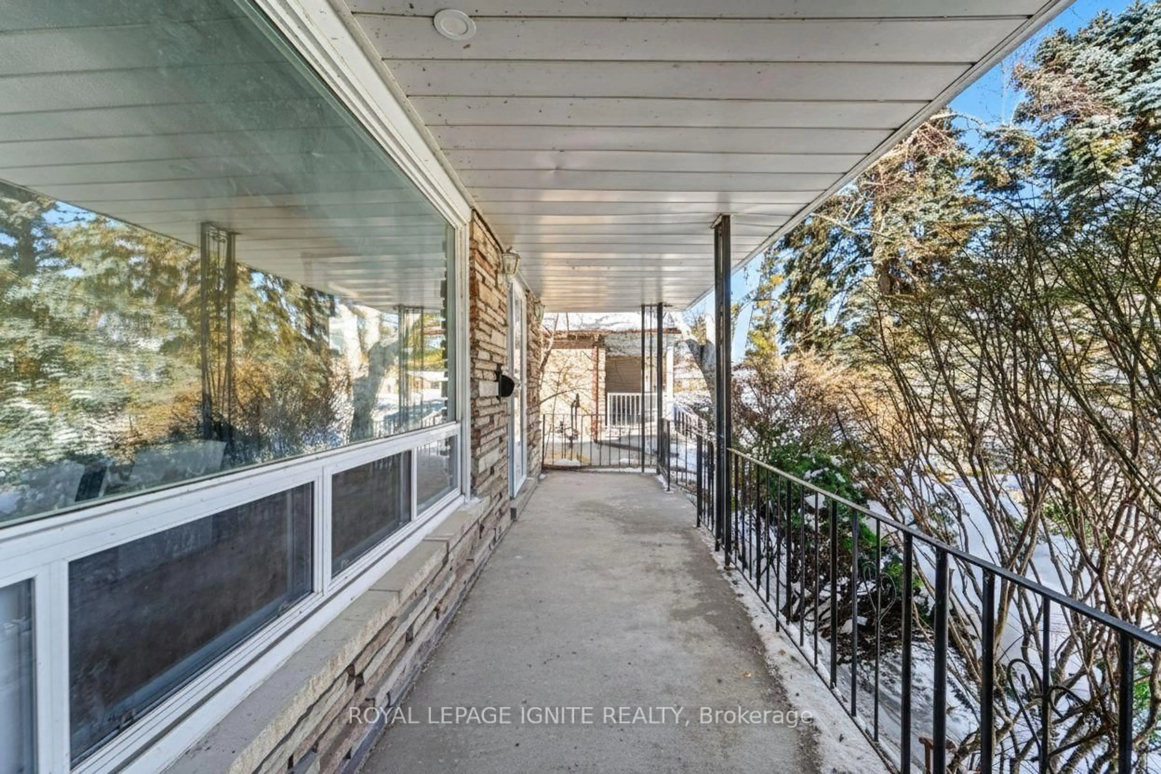 Indoor entryway for 174 Darlingside Dr, Toronto Ontario M1E 3P6