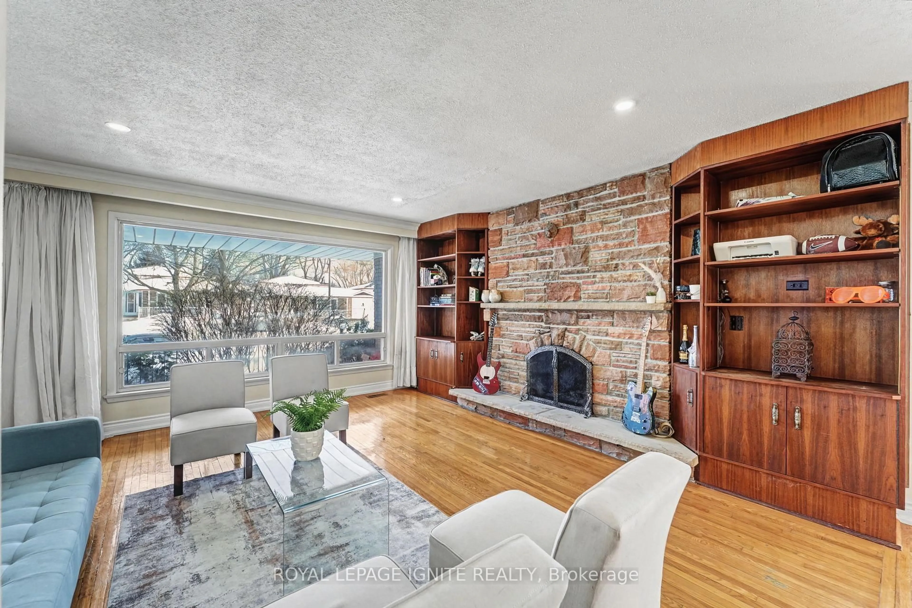 Living room with furniture, unknown for 174 Darlingside Dr, Toronto Ontario M1E 3P6