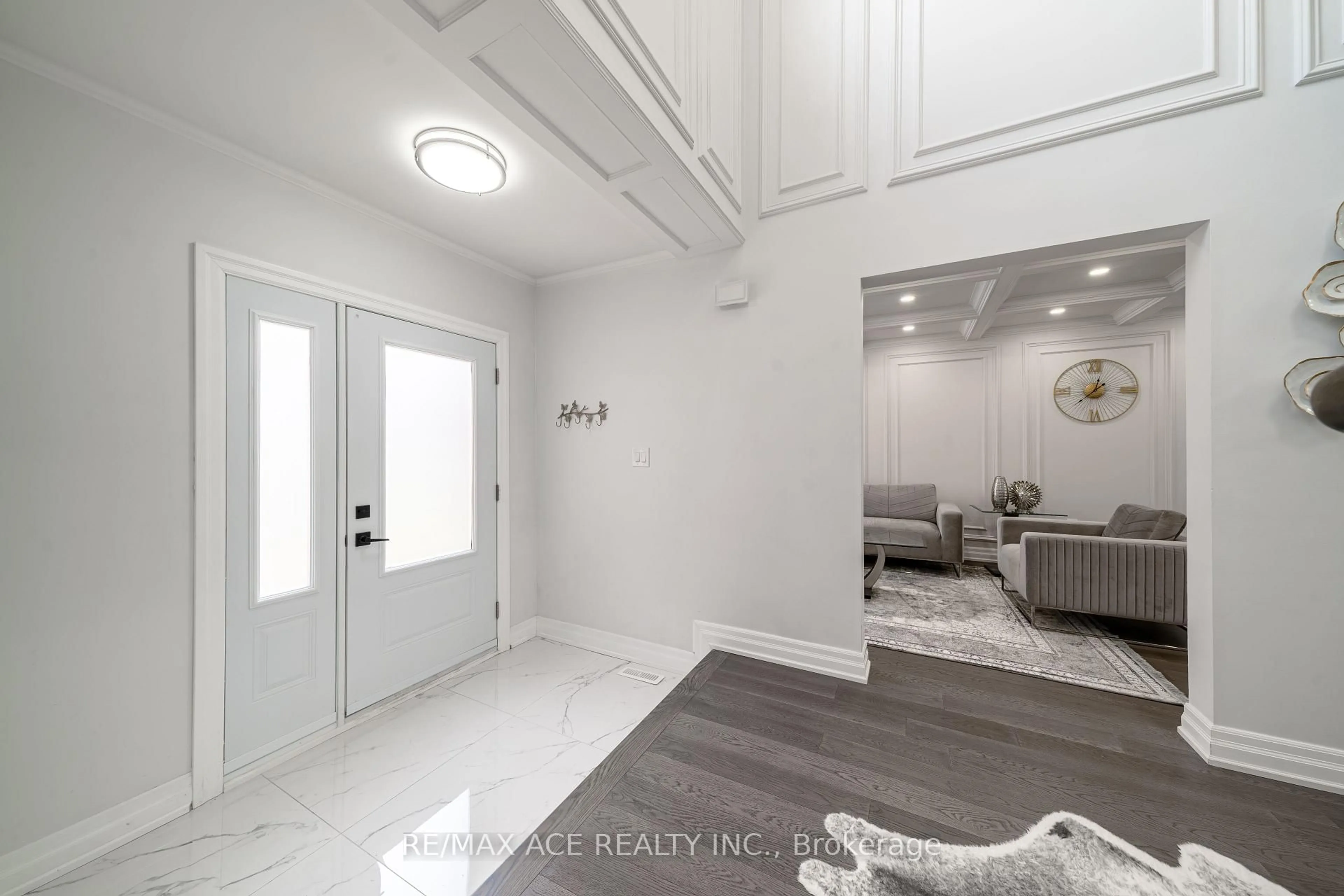 Indoor entryway for 4 Broughton Crt, Whitby Ontario L1N 6Y8