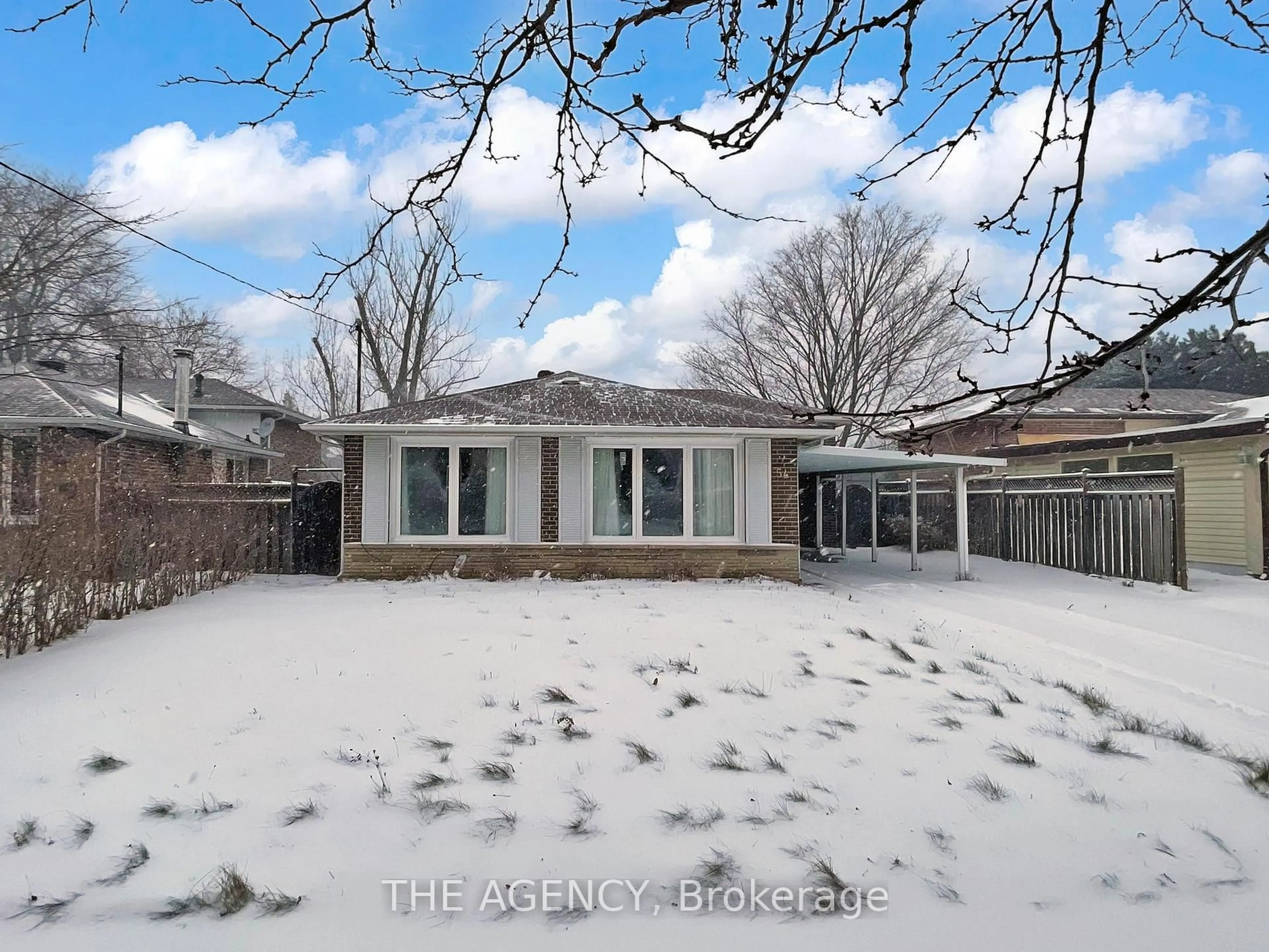 A pic from outside/outdoor area/front of a property/back of a property/a pic from drone, street for 54 Manorglen Cres, Toronto Ontario M1S 1W4
