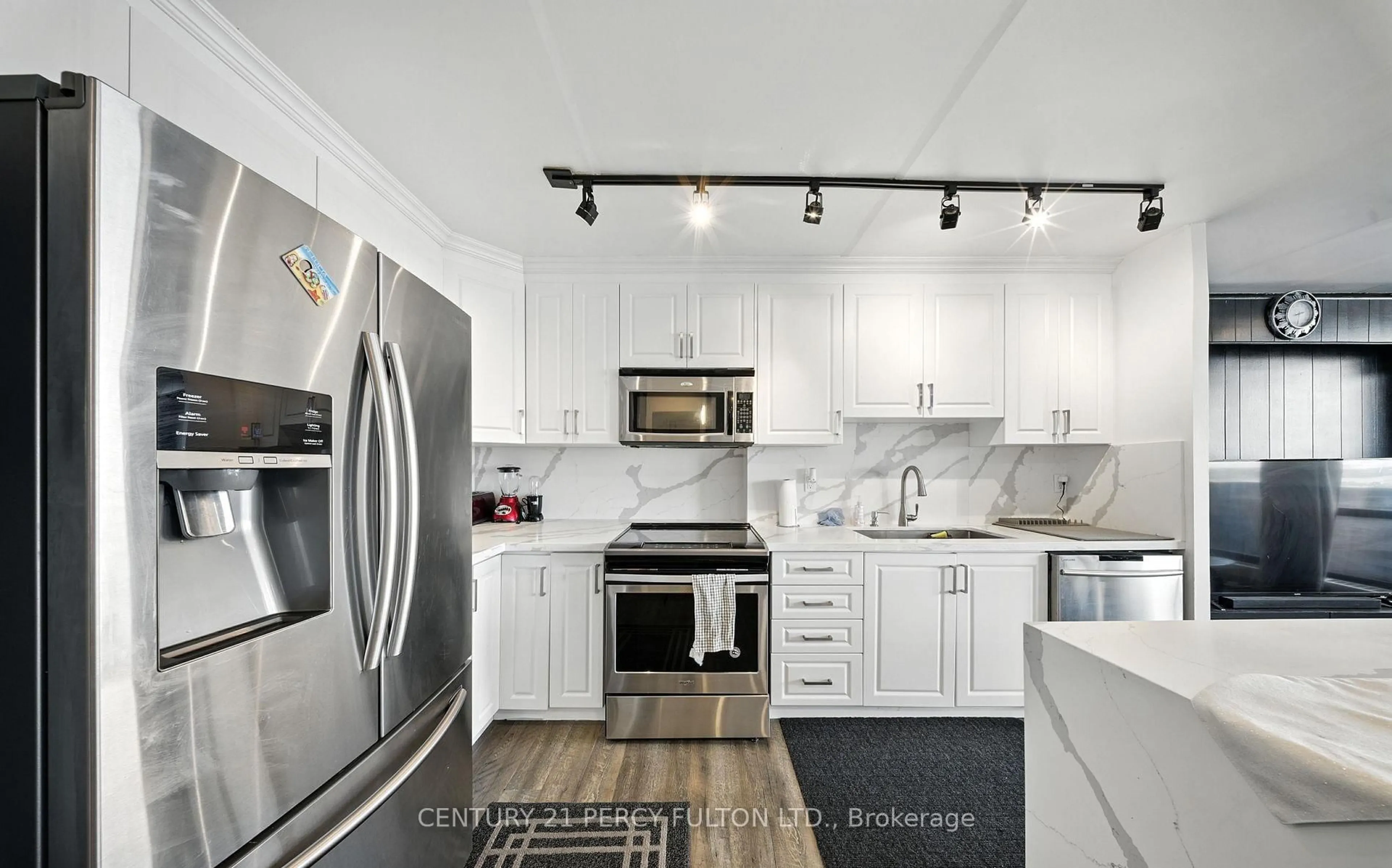 Open concept kitchen, ceramic/tile floor for 2 Glamorgan Ave #1212, Toronto Ontario M1P 2M8