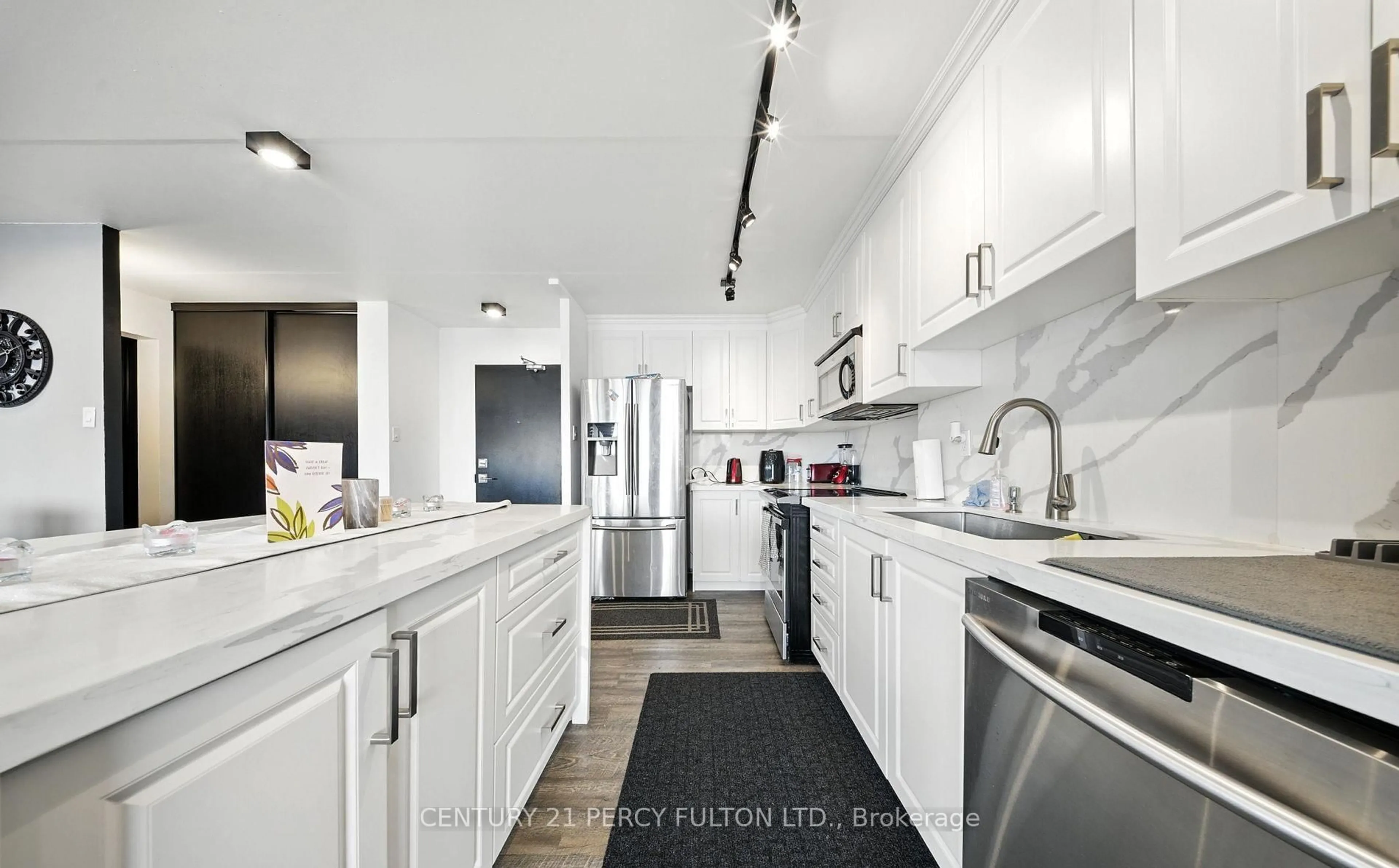 Contemporary kitchen, ceramic/tile floor for 2 Glamorgan Ave #1212, Toronto Ontario M1P 2M8