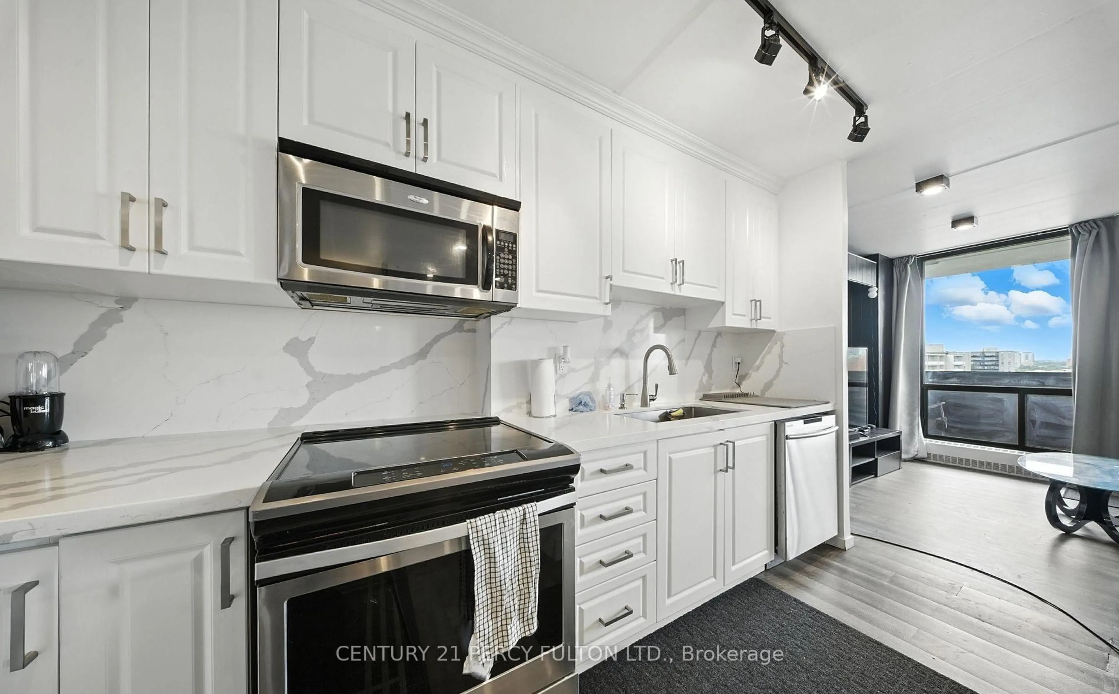 Open concept kitchen, ceramic/tile floor for 2 Glamorgan Ave #1212, Toronto Ontario M1P 2M8