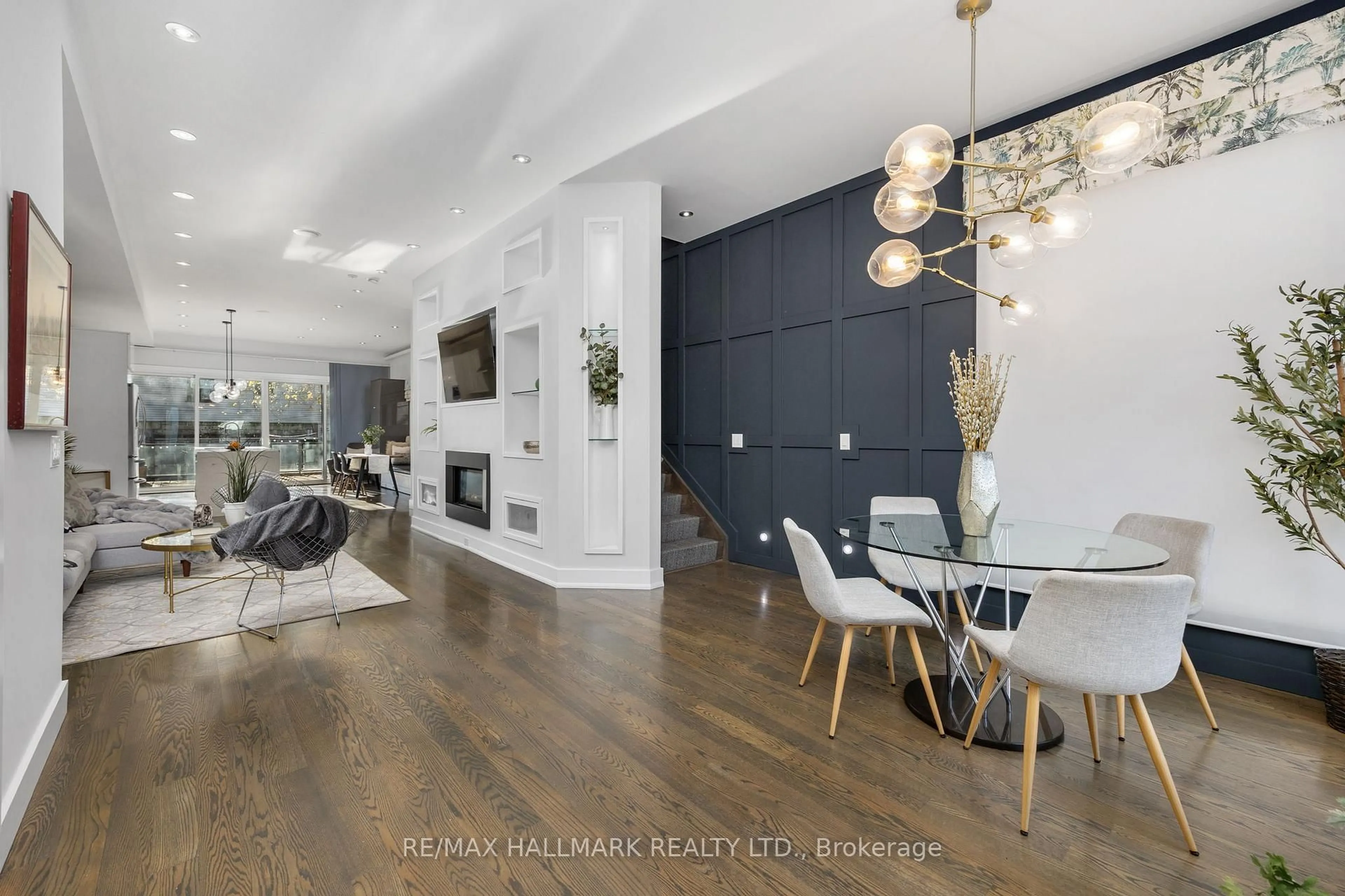 Unknown for 1549 Dundas St, Toronto Ontario M4L 1K6