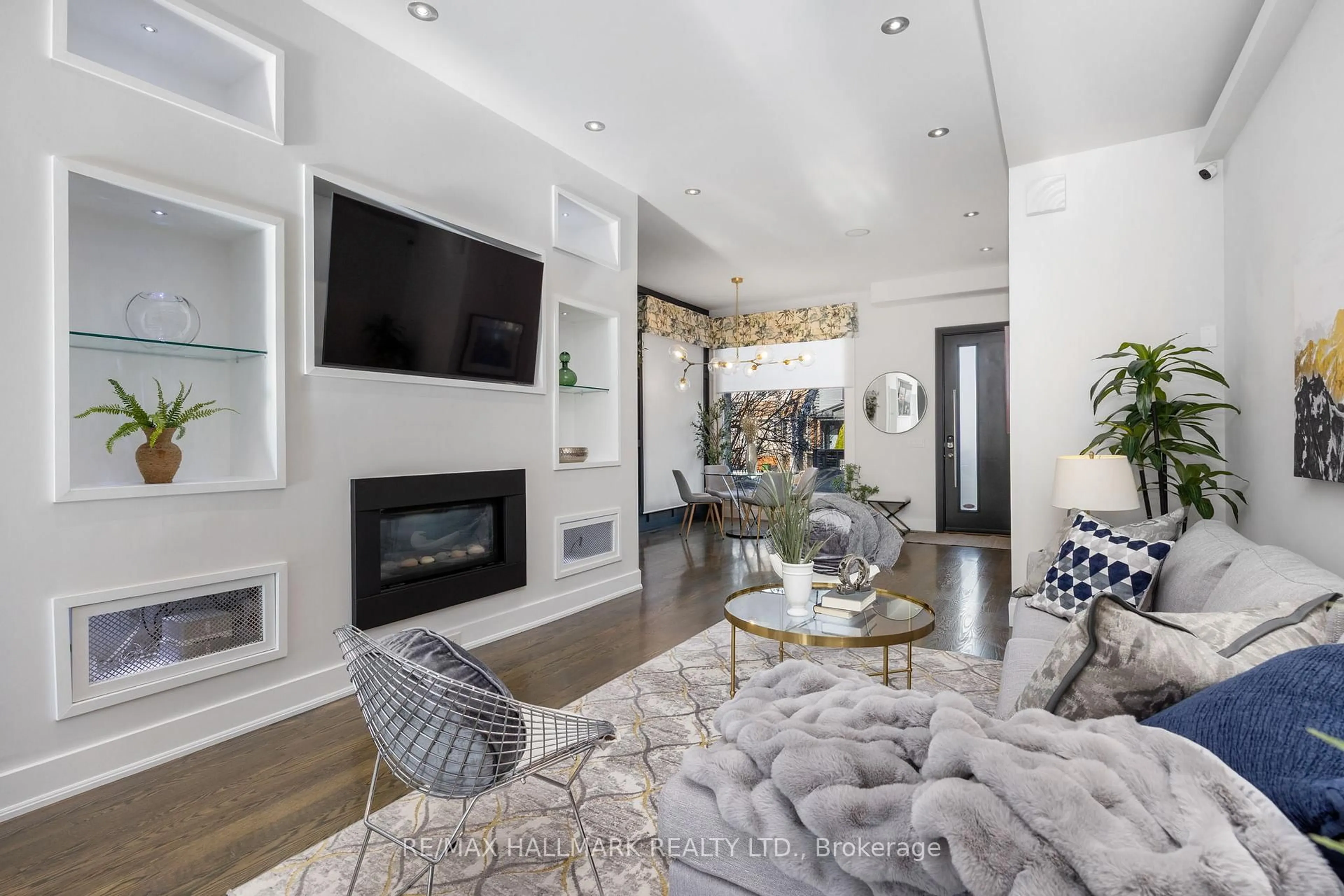 Living room with furniture, unknown for 1549 Dundas St, Toronto Ontario M4L 1K6