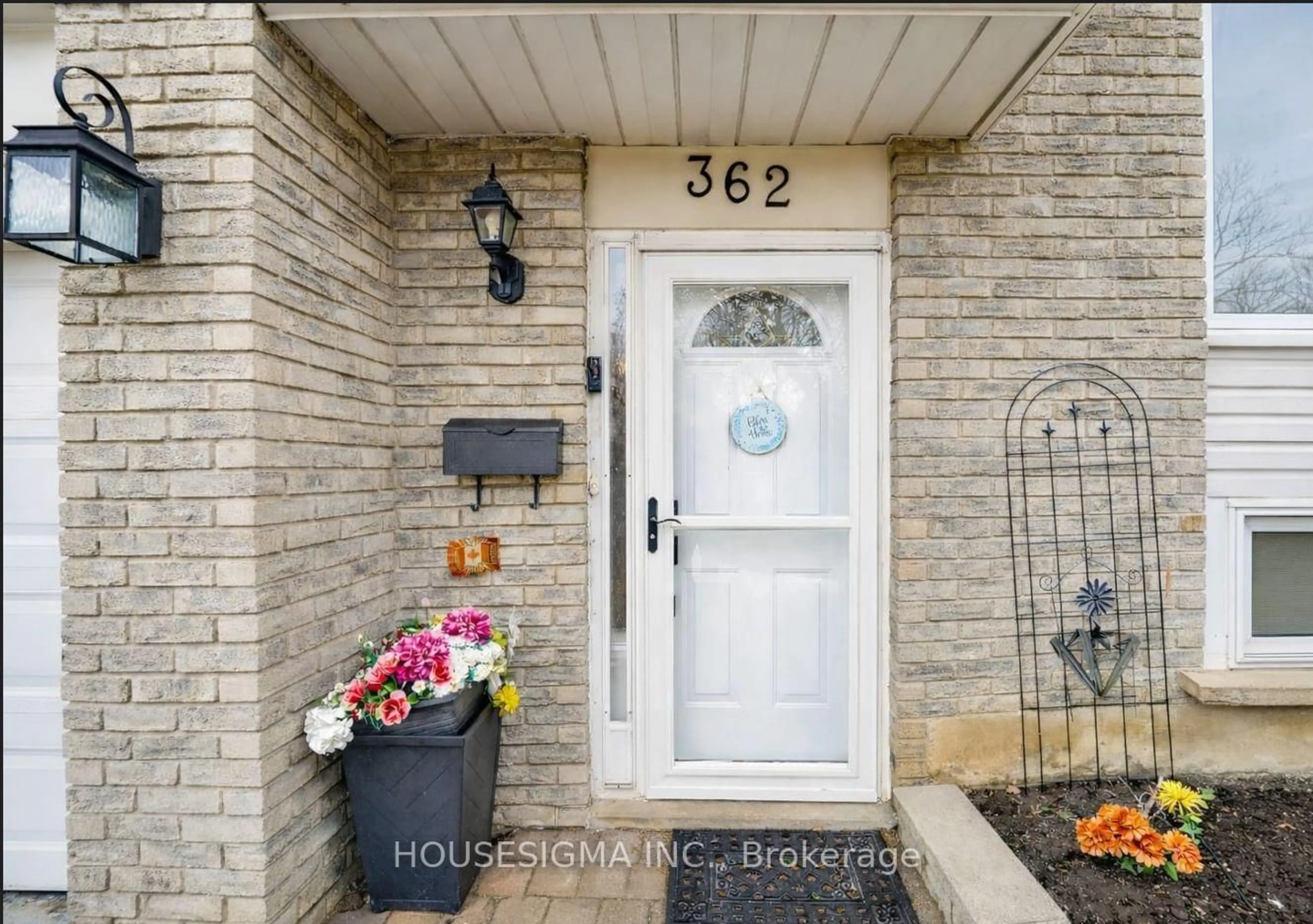 Indoor entryway for 362 Newgate Ave, Oshawa Ontario L1G 2X7