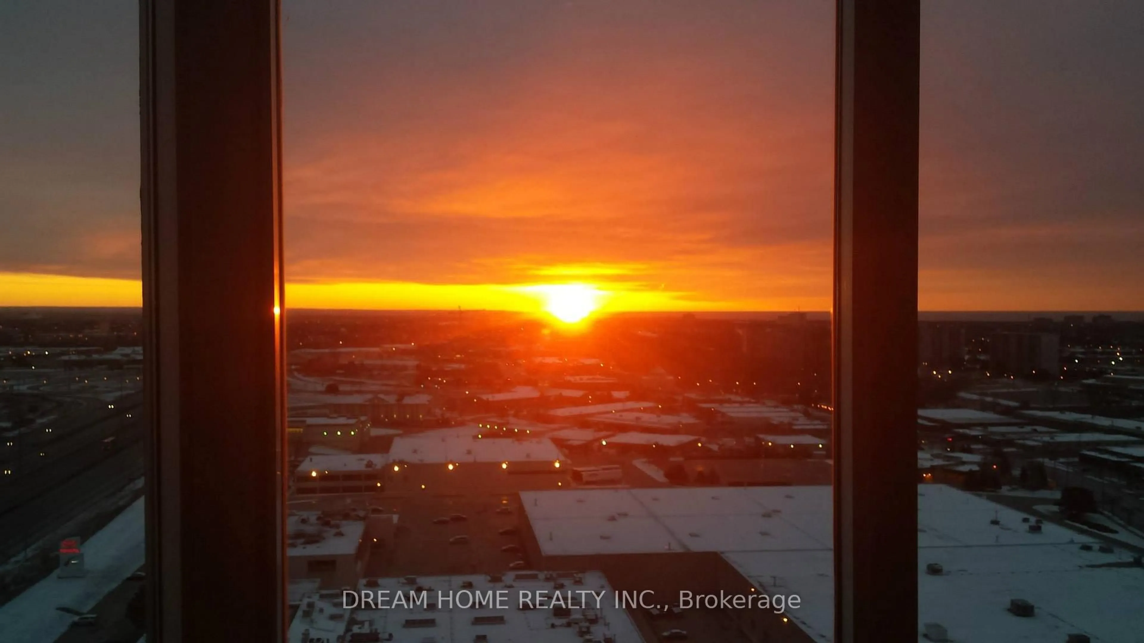 Blurry image for 11 LEE CENTRE Dr #PH305, Toronto Ontario M1H 3J5