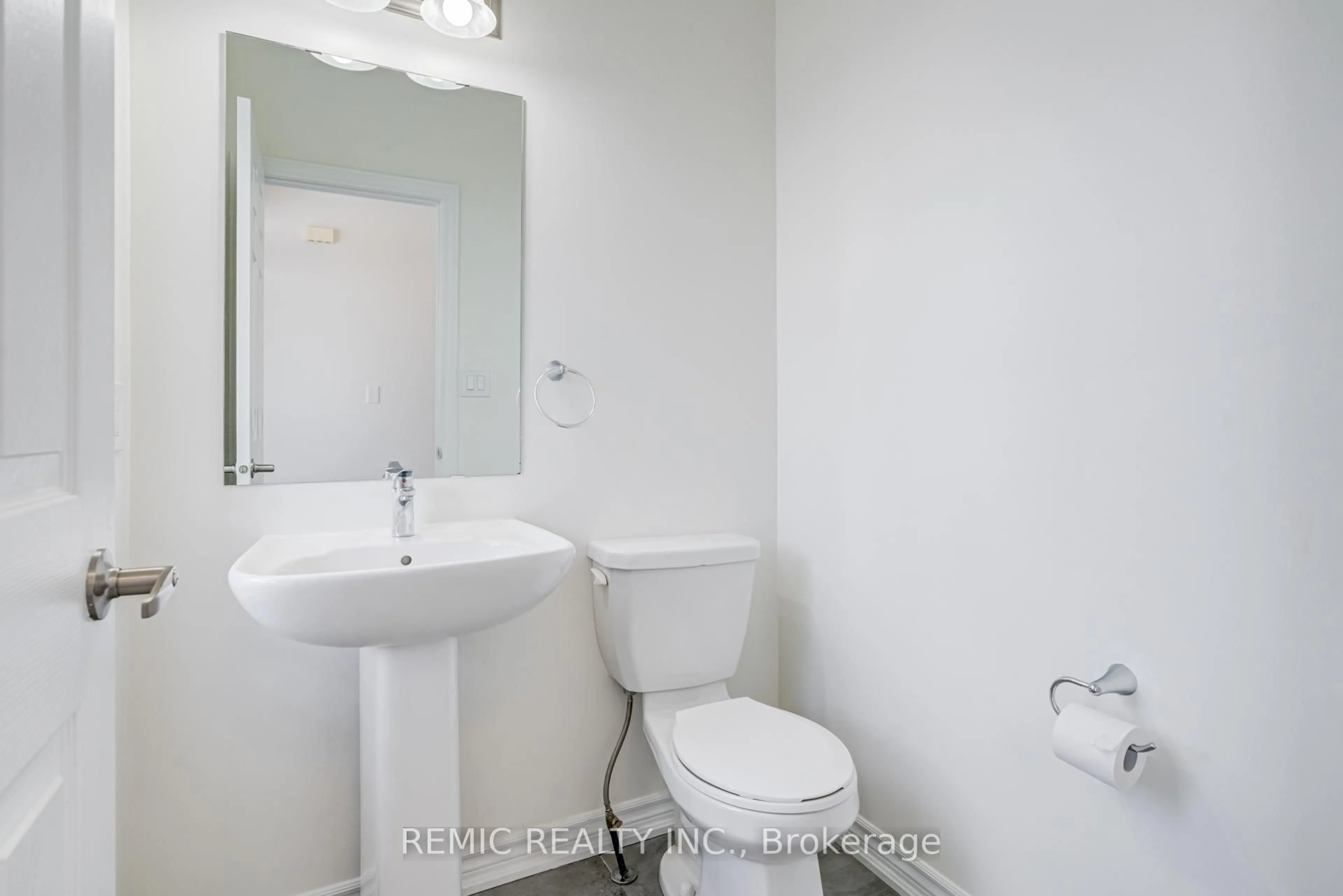 Standard bathroom, unknown for 163 Crombie St, Clarington Ontario L1C 4A6