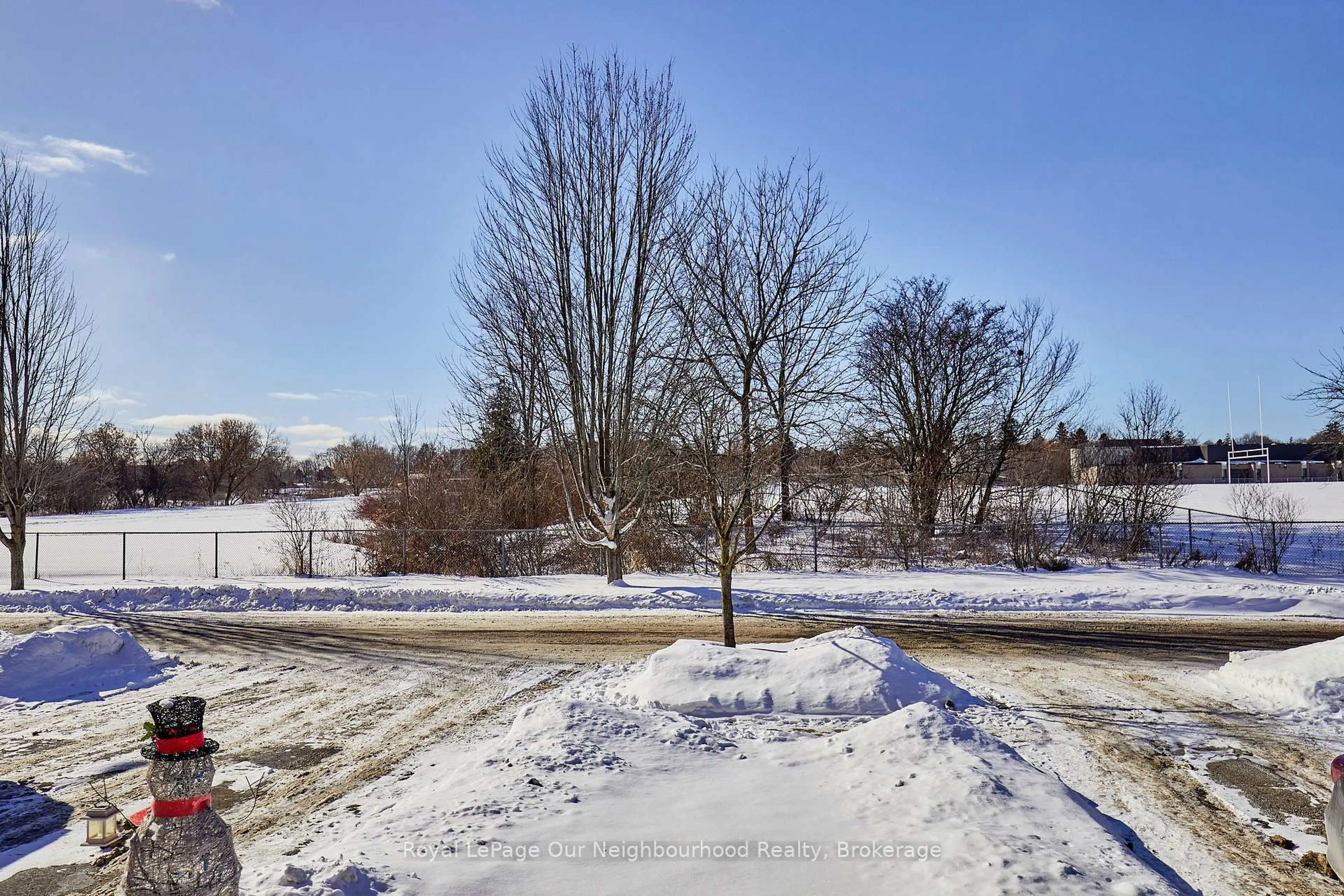 A pic from outside/outdoor area/front of a property/back of a property/a pic from drone, unknown for 127 Galbraith Crt, Clarington Ontario L1C 4P7