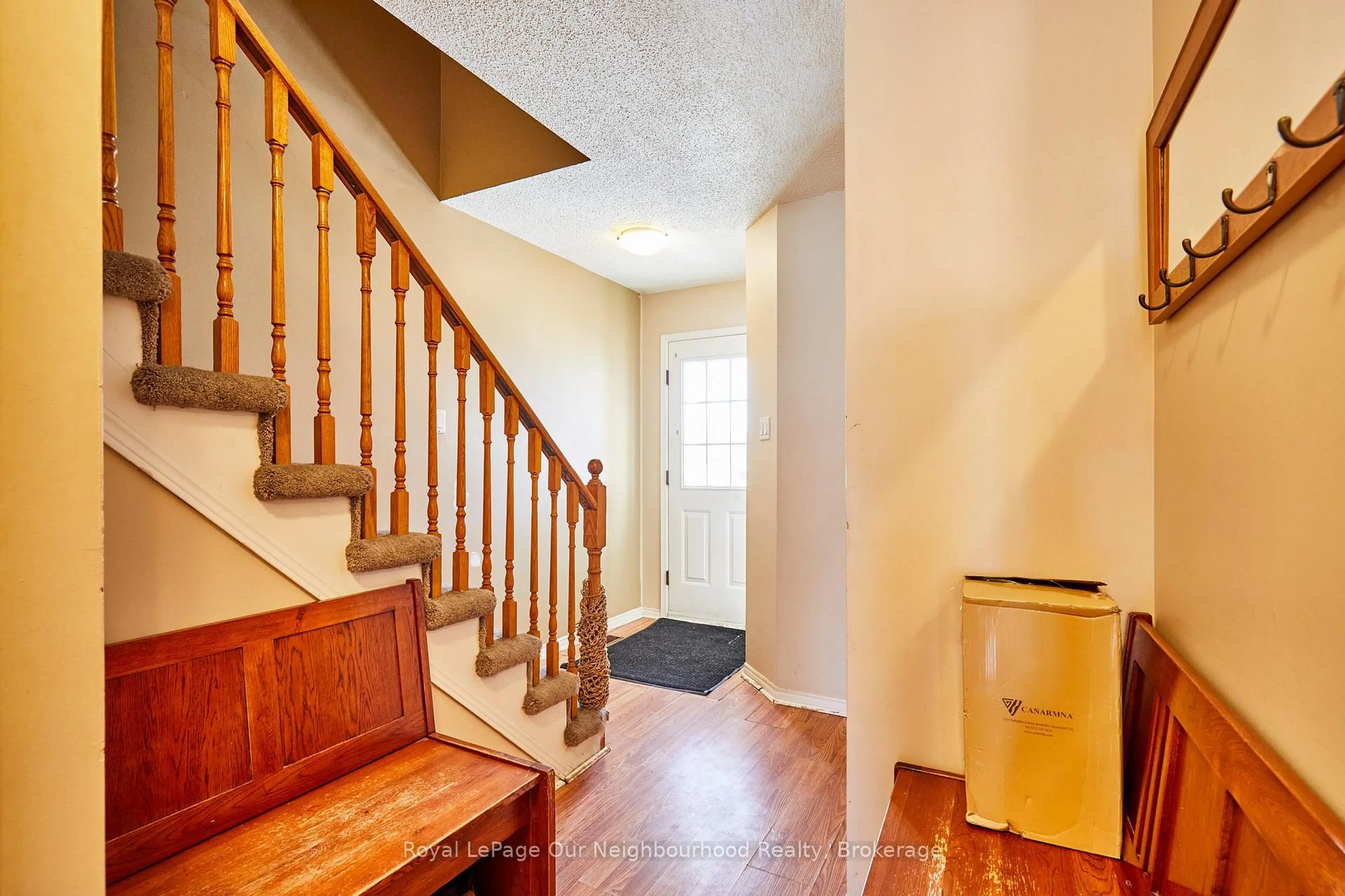 Indoor entryway for 127 Galbraith Crt, Clarington Ontario L1C 4P7