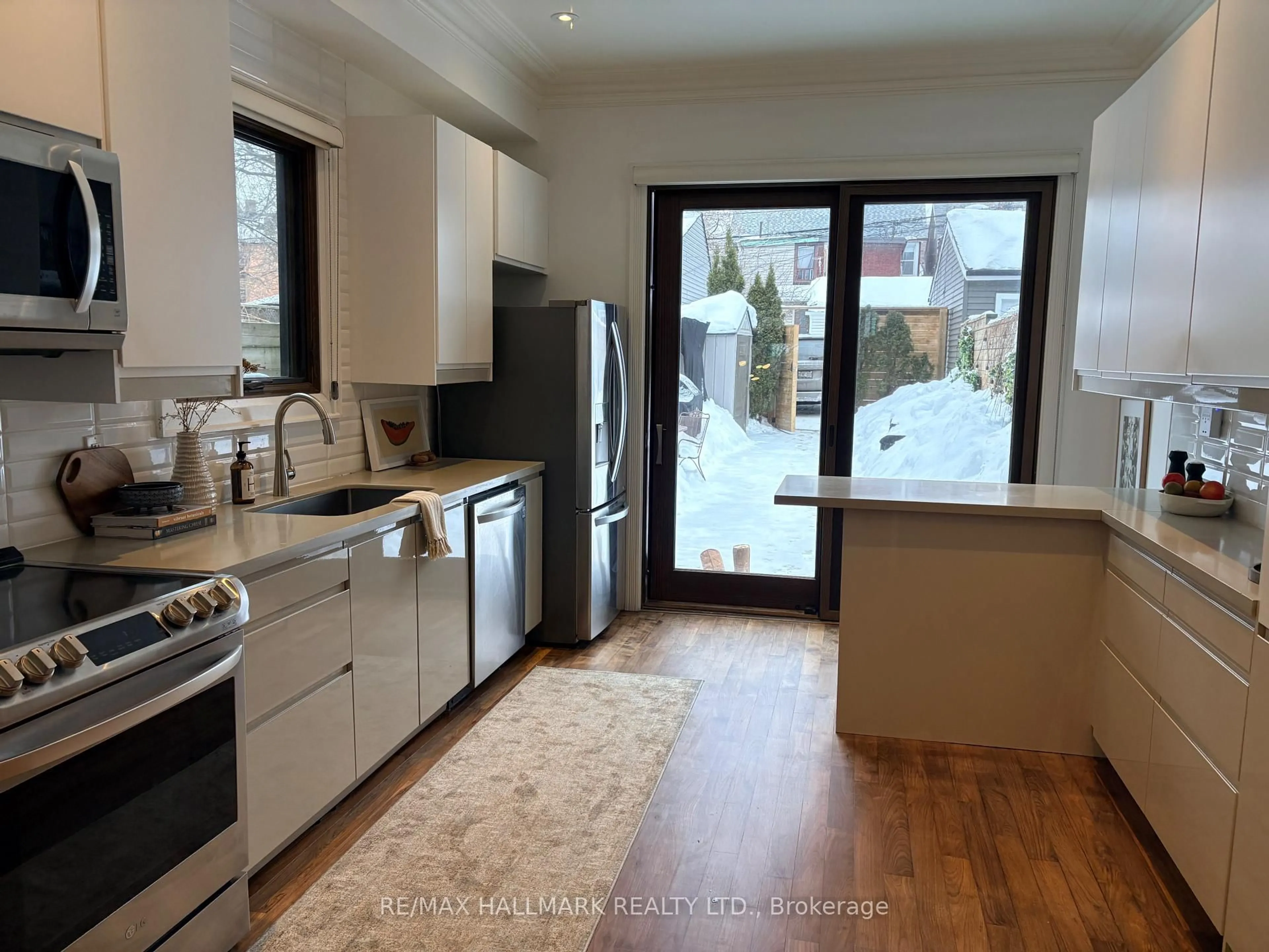 Open concept kitchen, unknown for 132 First Ave, Toronto Ontario M4M 1X1