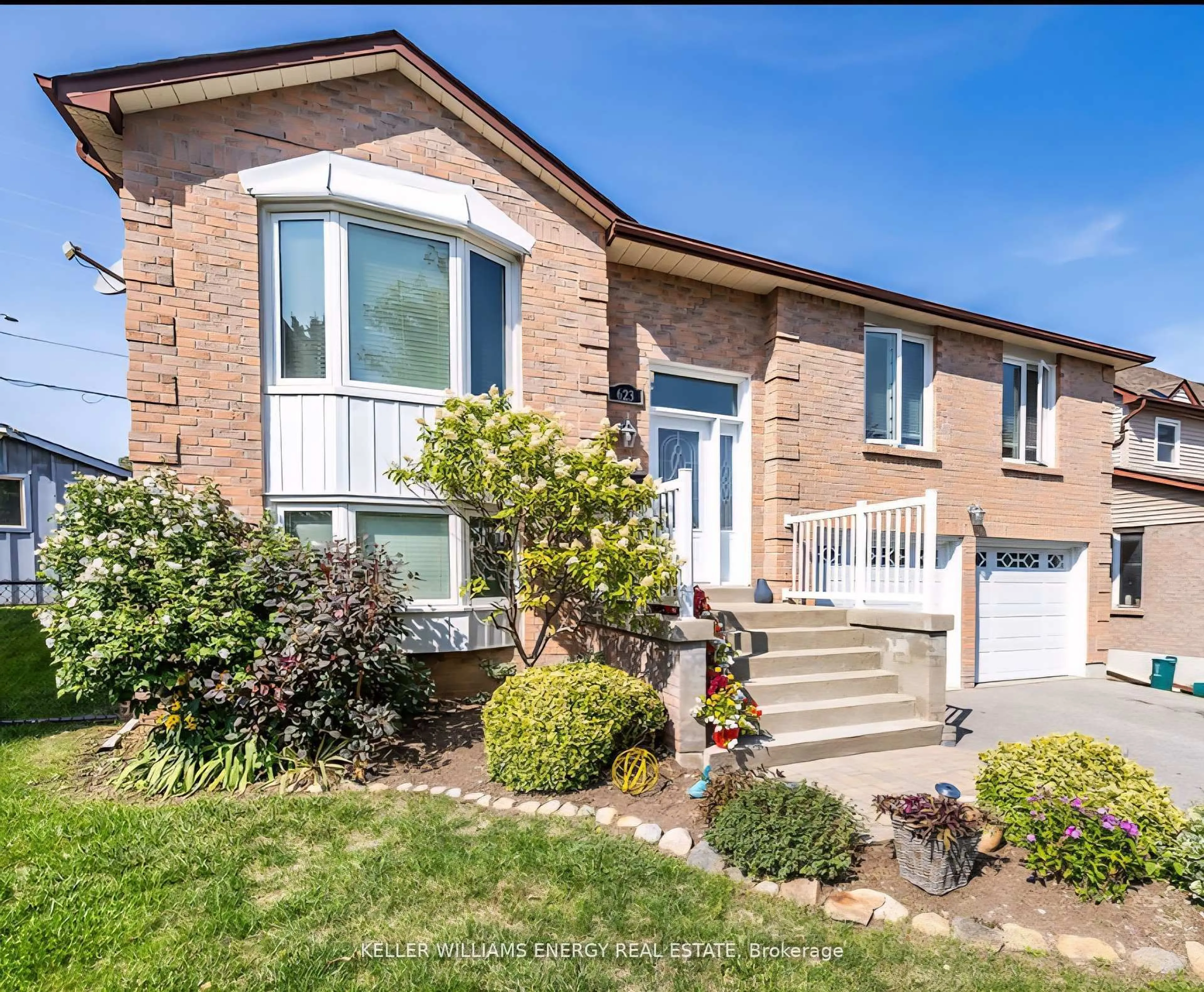 Home with brick exterior material, street for 623 Dunrobin Crt, Oshawa Ontario L1J 7P2