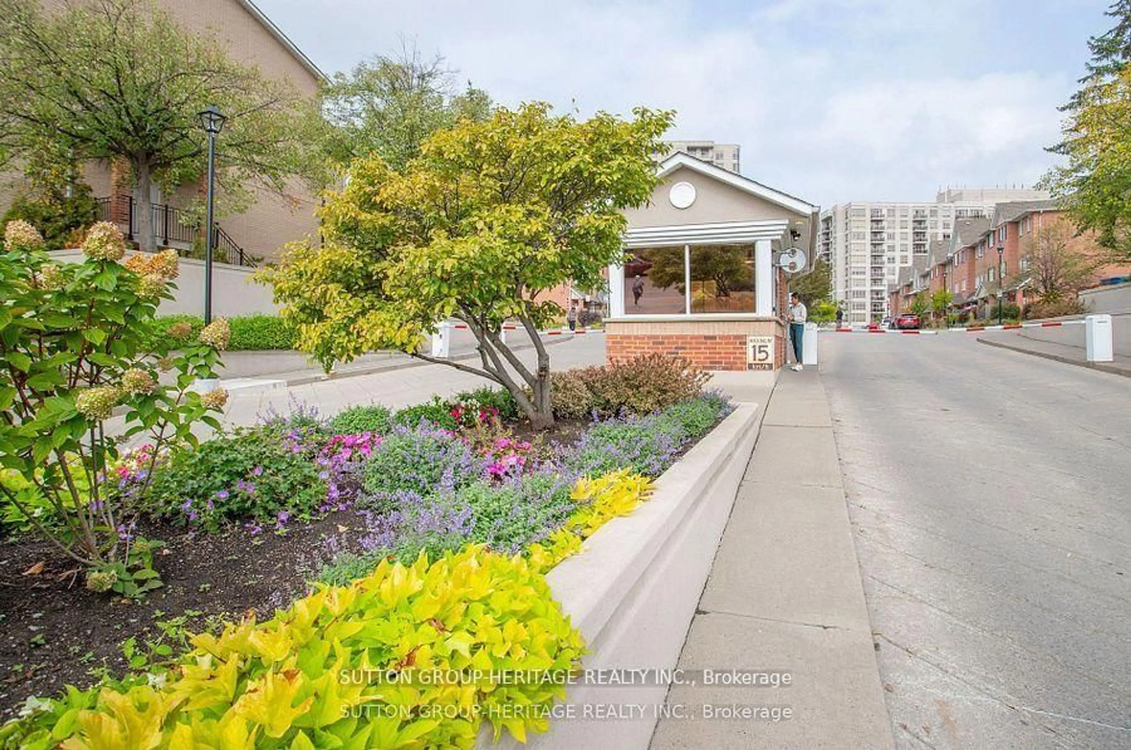 Patio, street for 1000 The Esplanade #1415, Pickering Ontario L1V 6V4