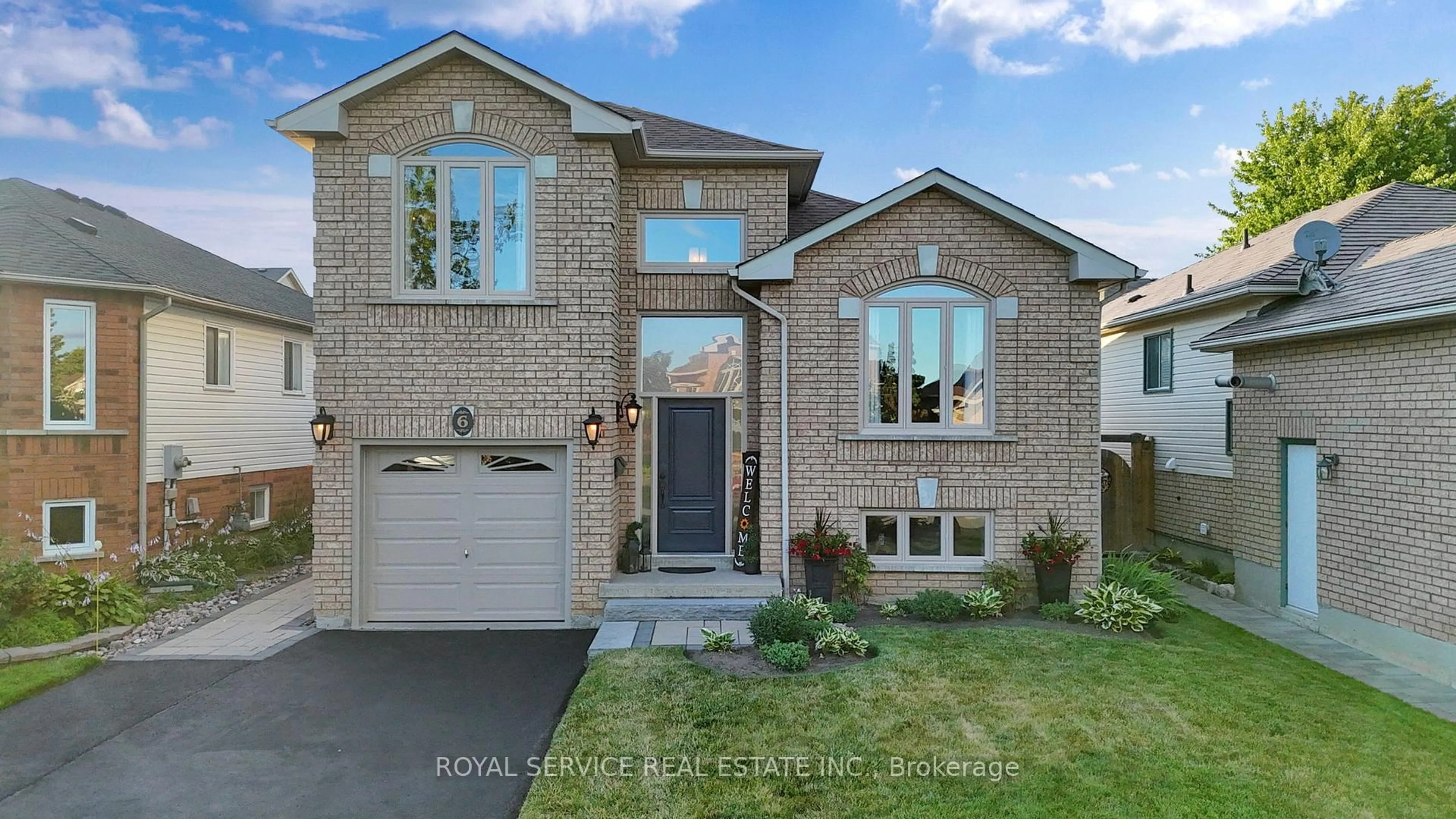 Home with brick exterior material, street for 6 Goodwin Ave, Clarington Ontario L1C 4Z4