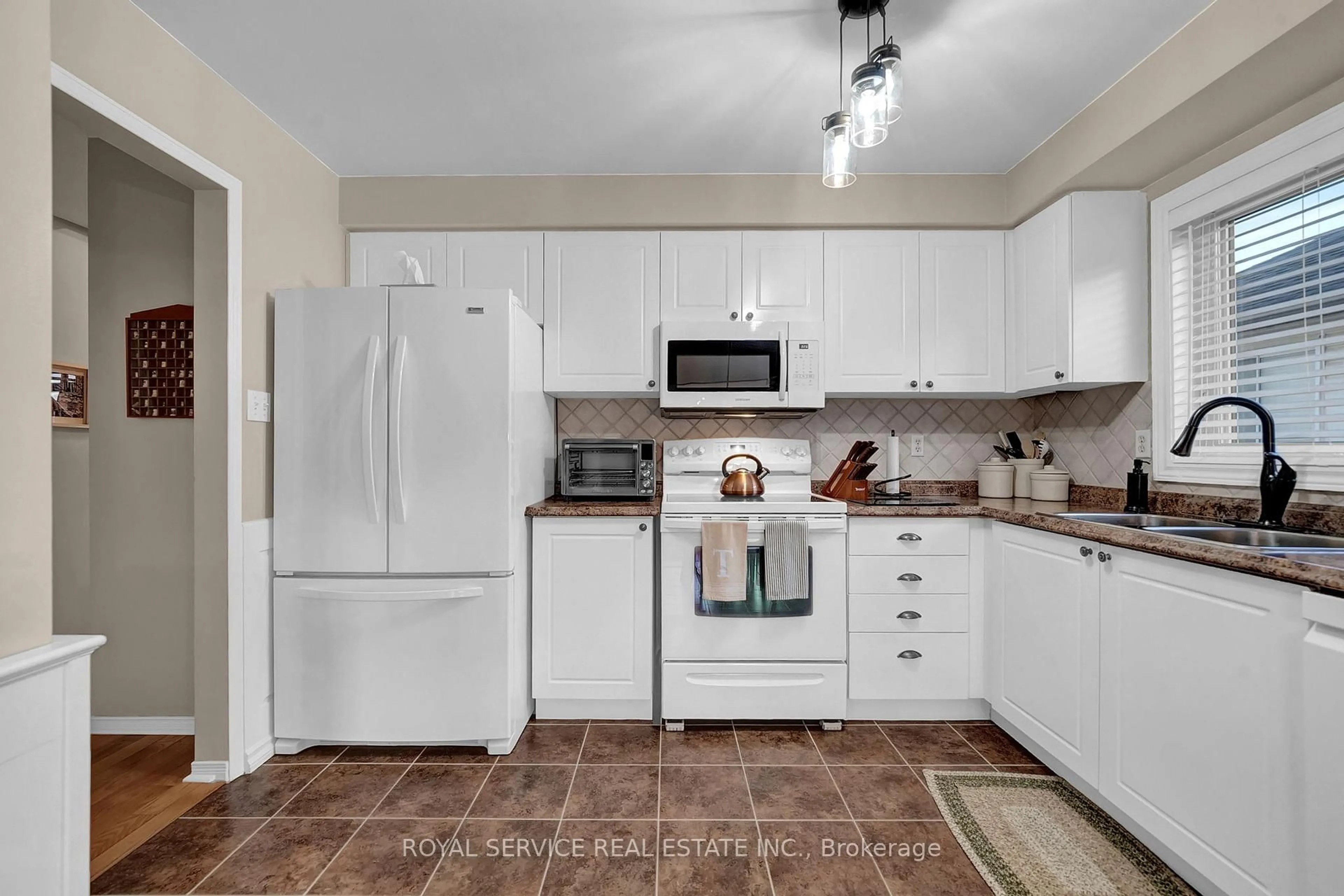 Standard kitchen, ceramic/tile floor for 6 Goodwin Ave, Clarington Ontario L1C 4Z4
