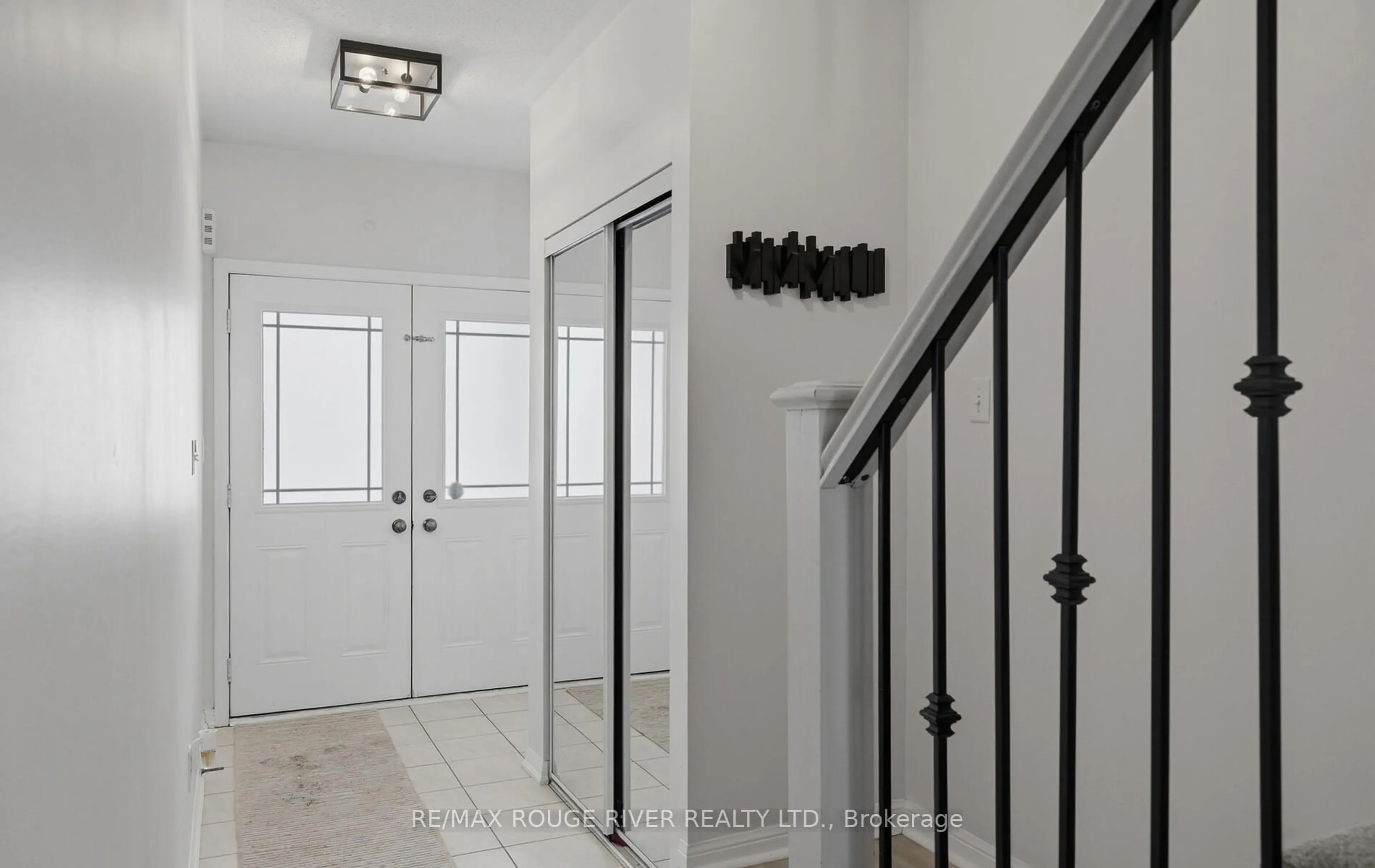 Indoor entryway for 58 Autumn Harvest Rd, Clarington Ontario L1C 0K7