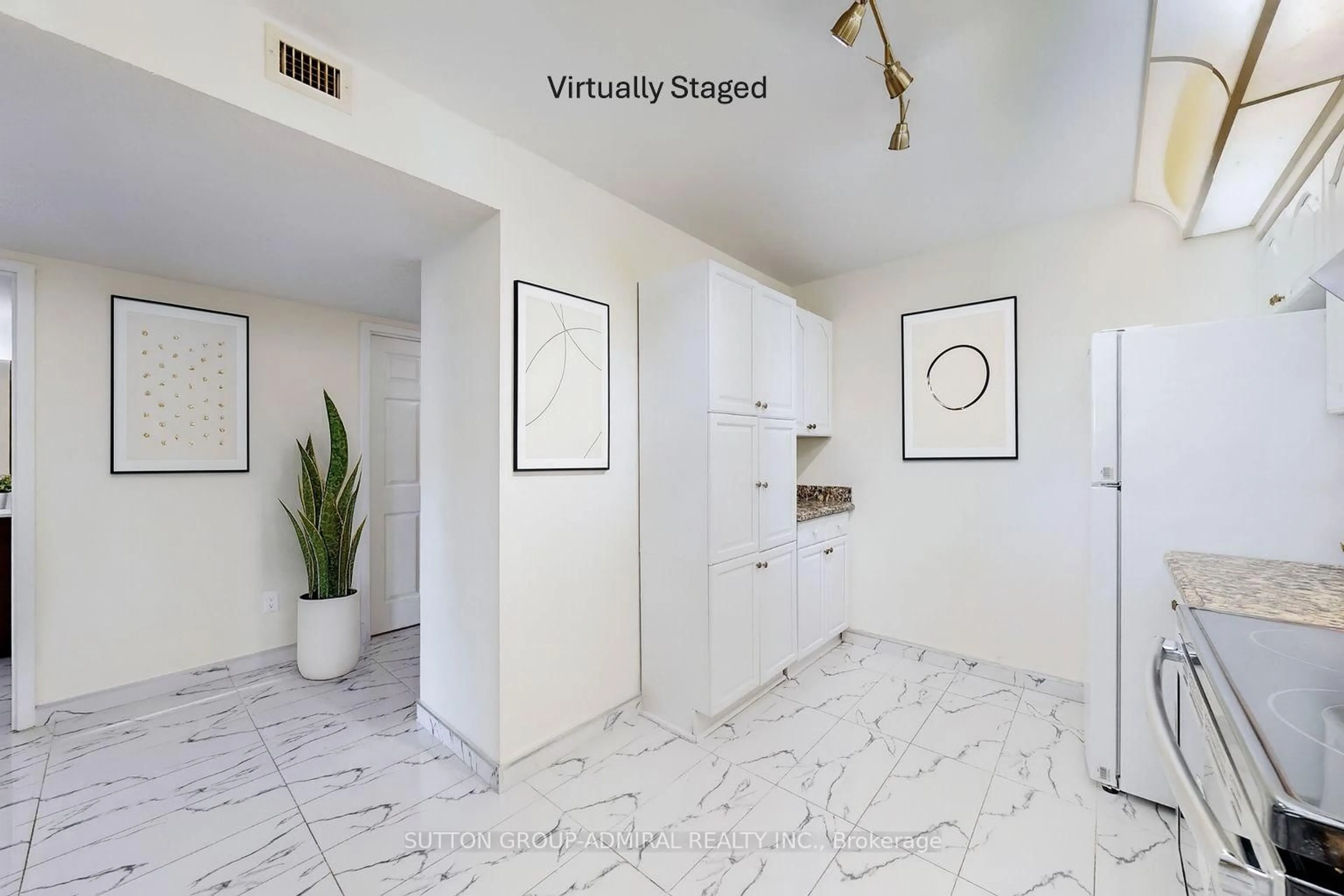 Indoor entryway for 4727 Sheppard Ave #611, Toronto Ontario M1S 5B3