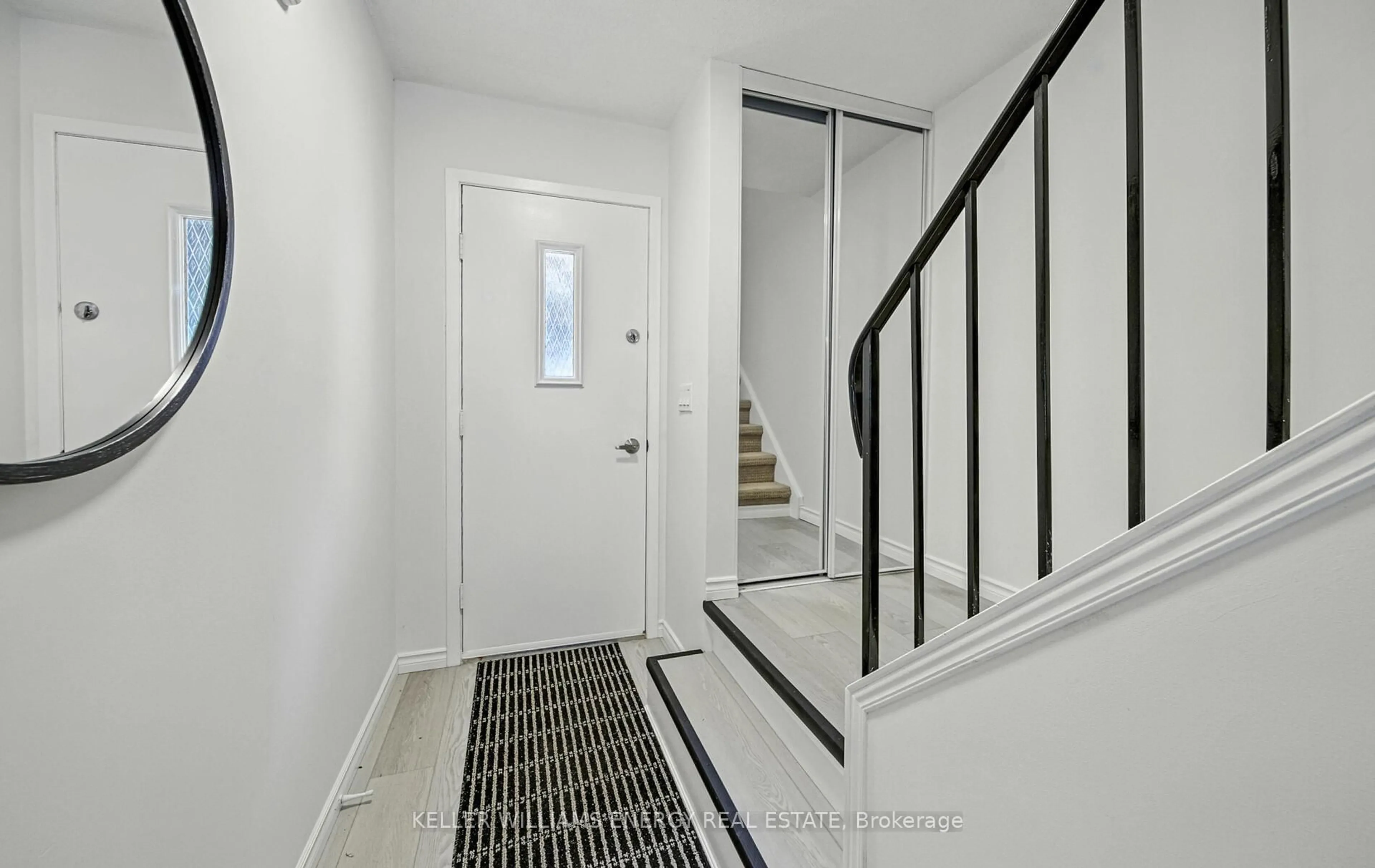 Indoor entryway for 945 Burns St #9, Whitby Ontario L1N 6J5
