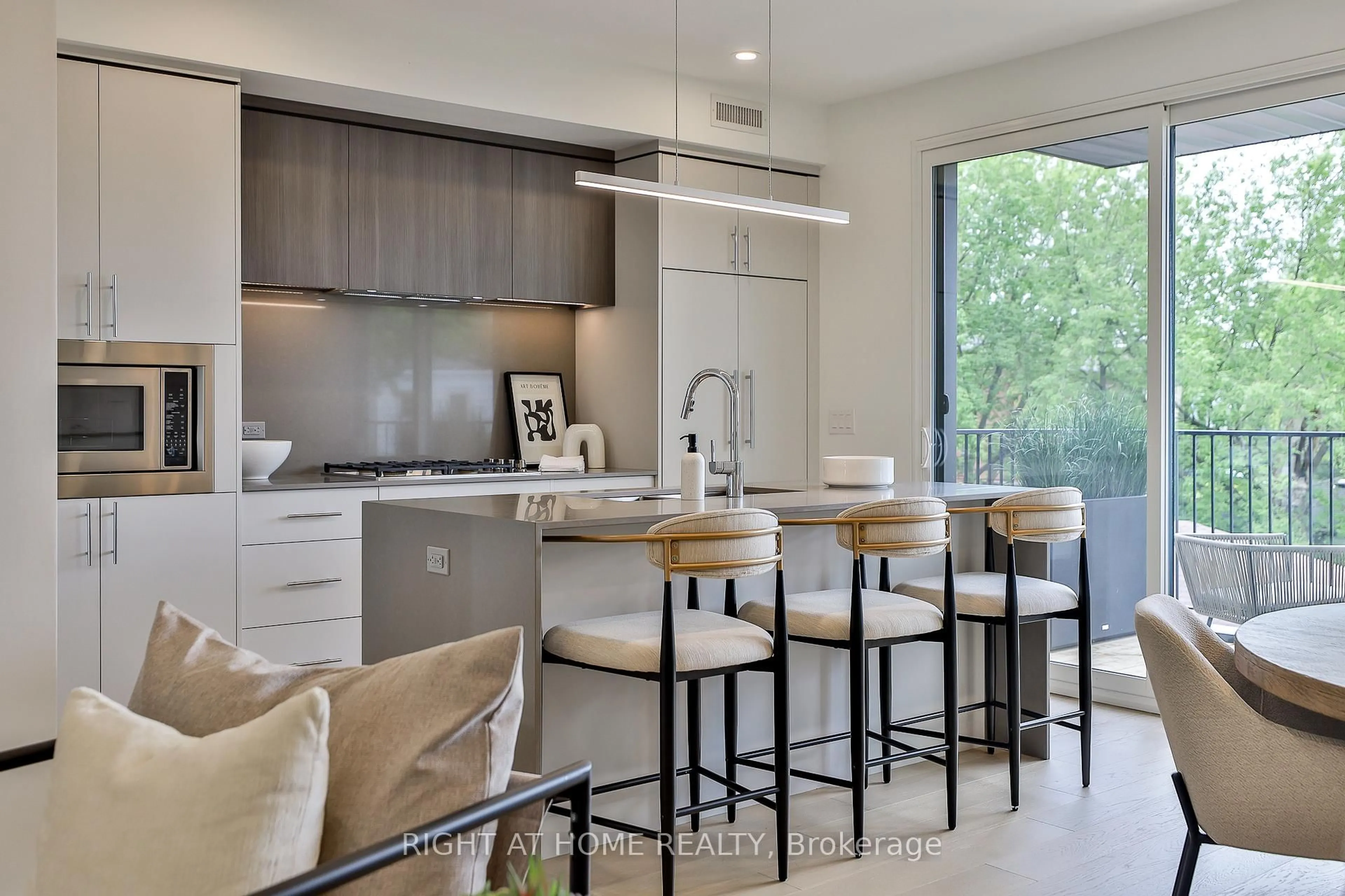 Contemporary kitchen, unknown for 2343 Gerrard St #Centre, Toronto Ontario M4E 2E6