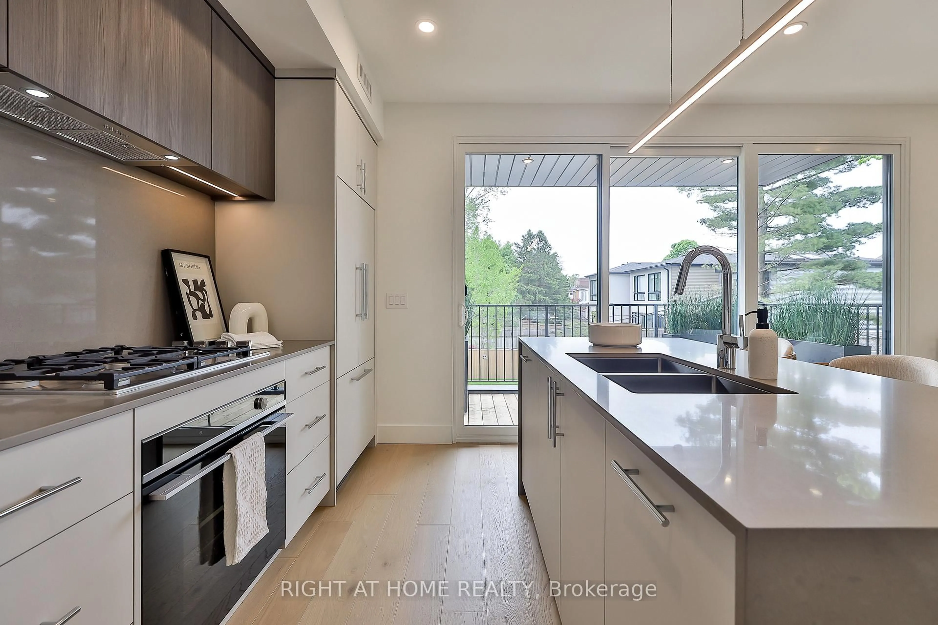 Contemporary kitchen, unknown for 2343 Gerrard St #Centre, Toronto Ontario M4E 2E6