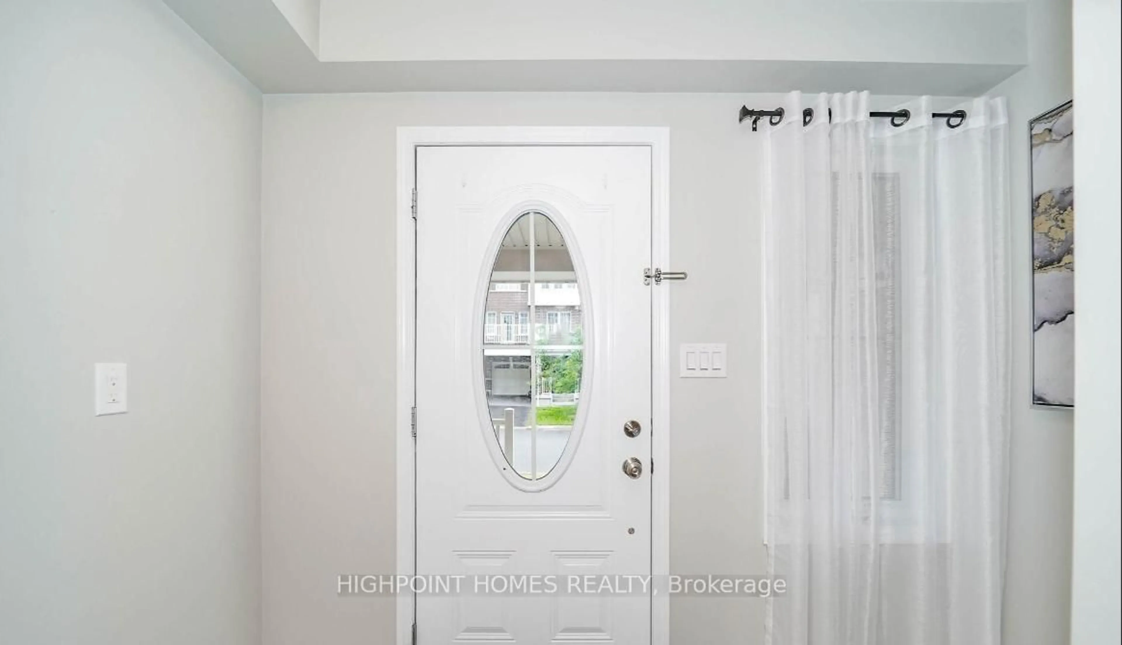 Indoor entryway for 1062 Clipper Lane, Pickering Ontario L1X 0E9