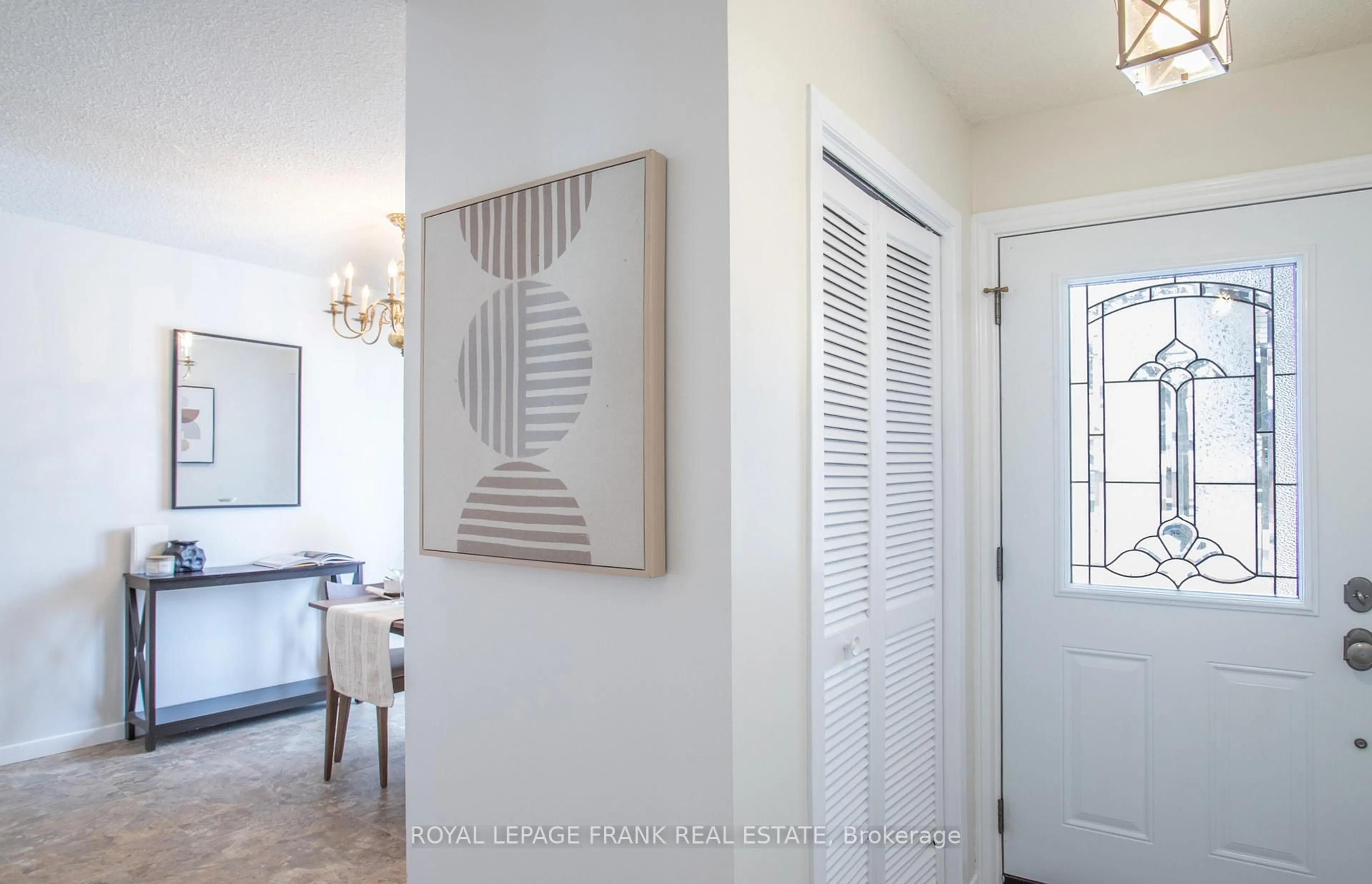 Indoor entryway for 1982 Valley Farm Rd, Pickering Ontario L1V 1X8