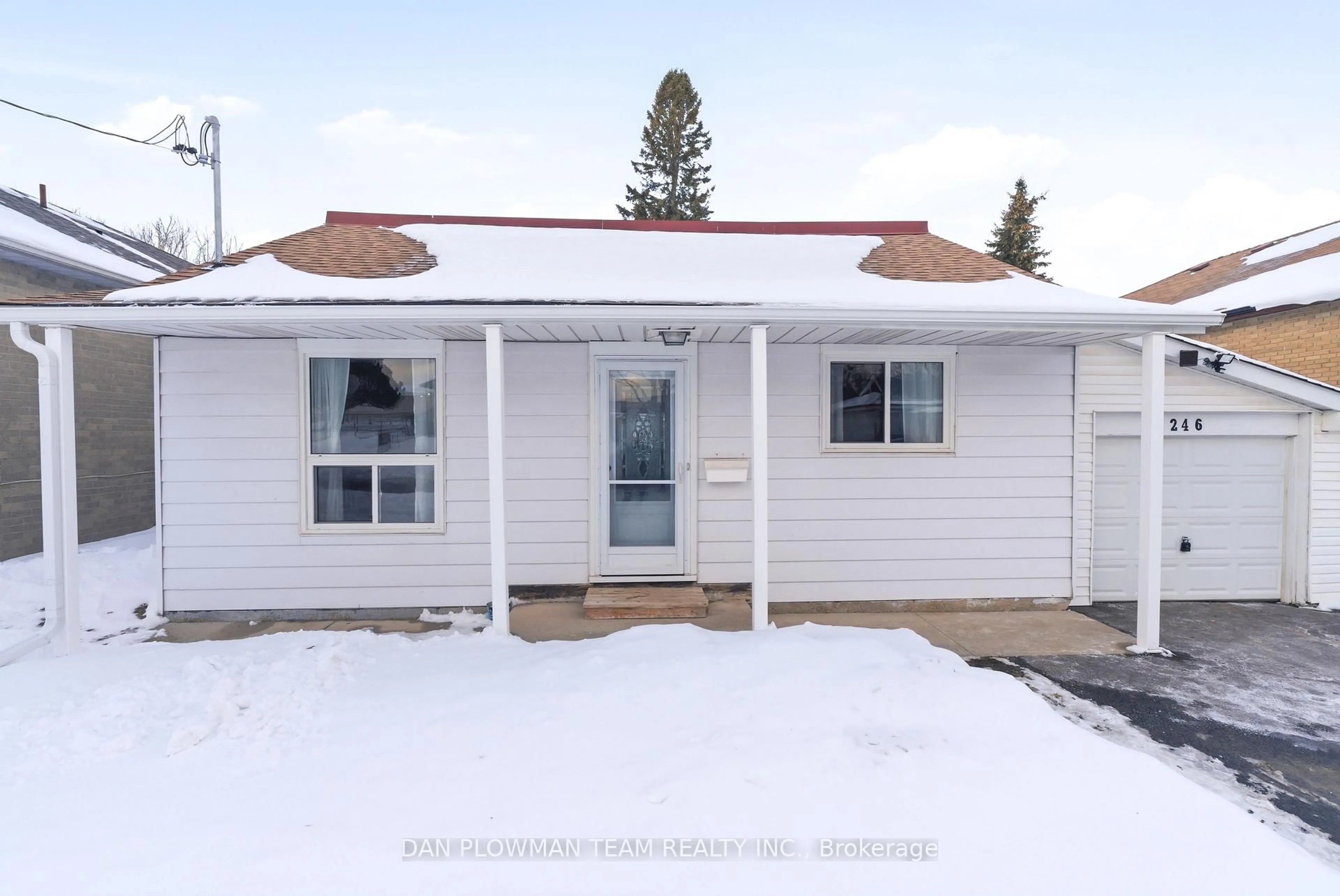 Home with vinyl exterior material, street for 246 Conant St, Oshawa Ontario L1H 3S4