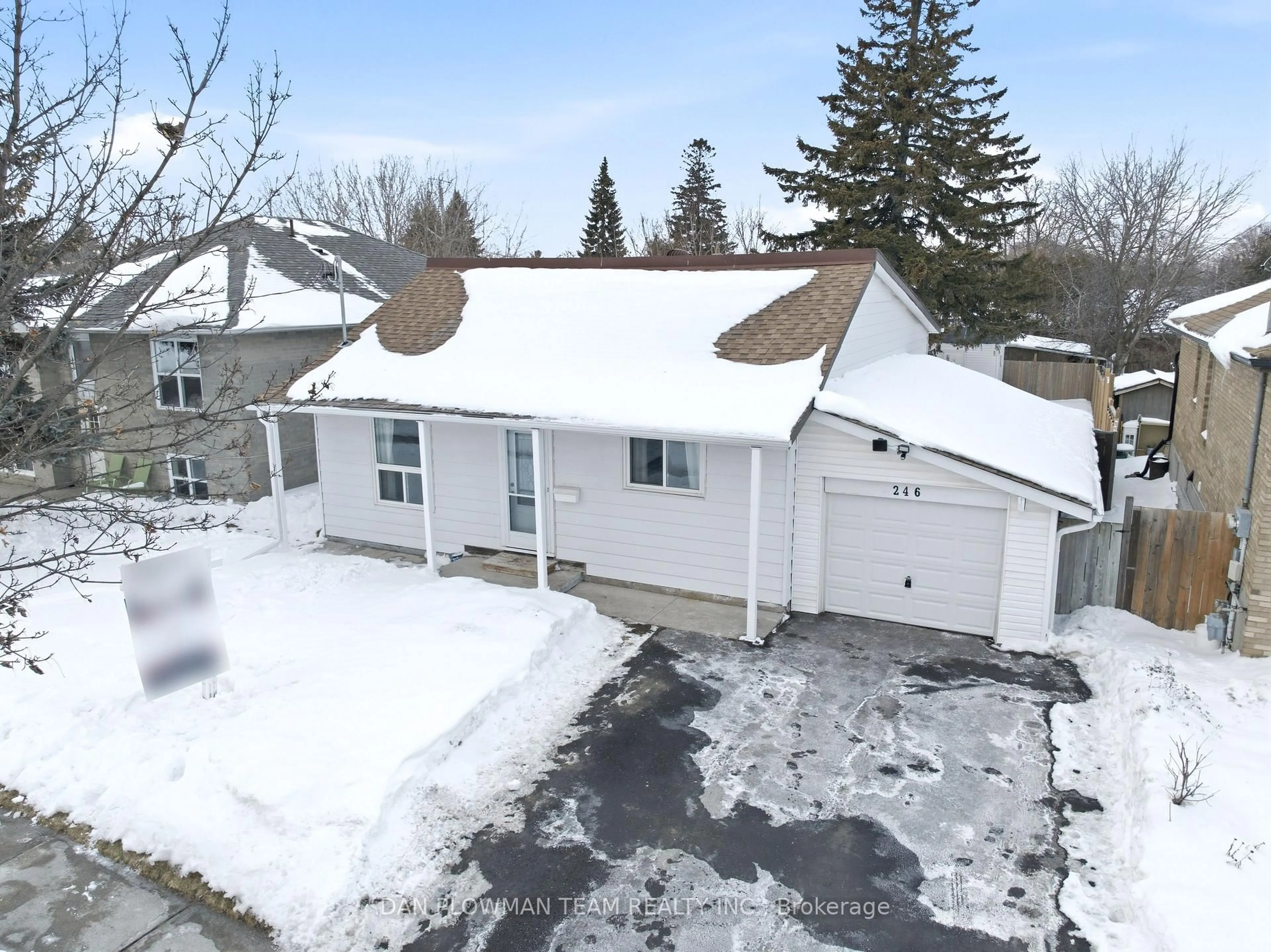 A pic from outside/outdoor area/front of a property/back of a property/a pic from drone, street for 246 Conant St, Oshawa Ontario L1H 3S4