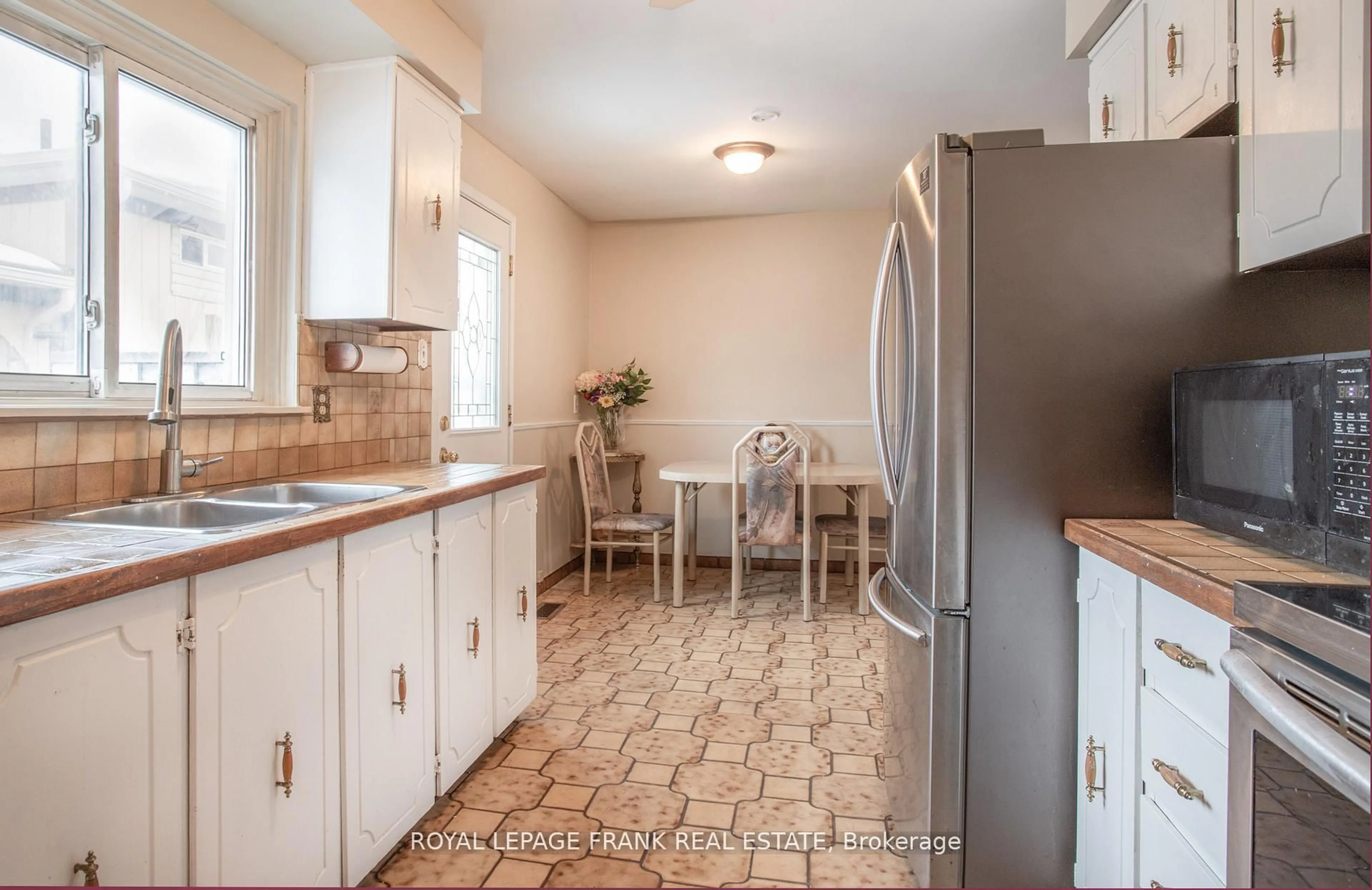 Standard kitchen, ceramic/tile floor for 1273 Belair Cres, Oshawa Ontario L1K 1G9