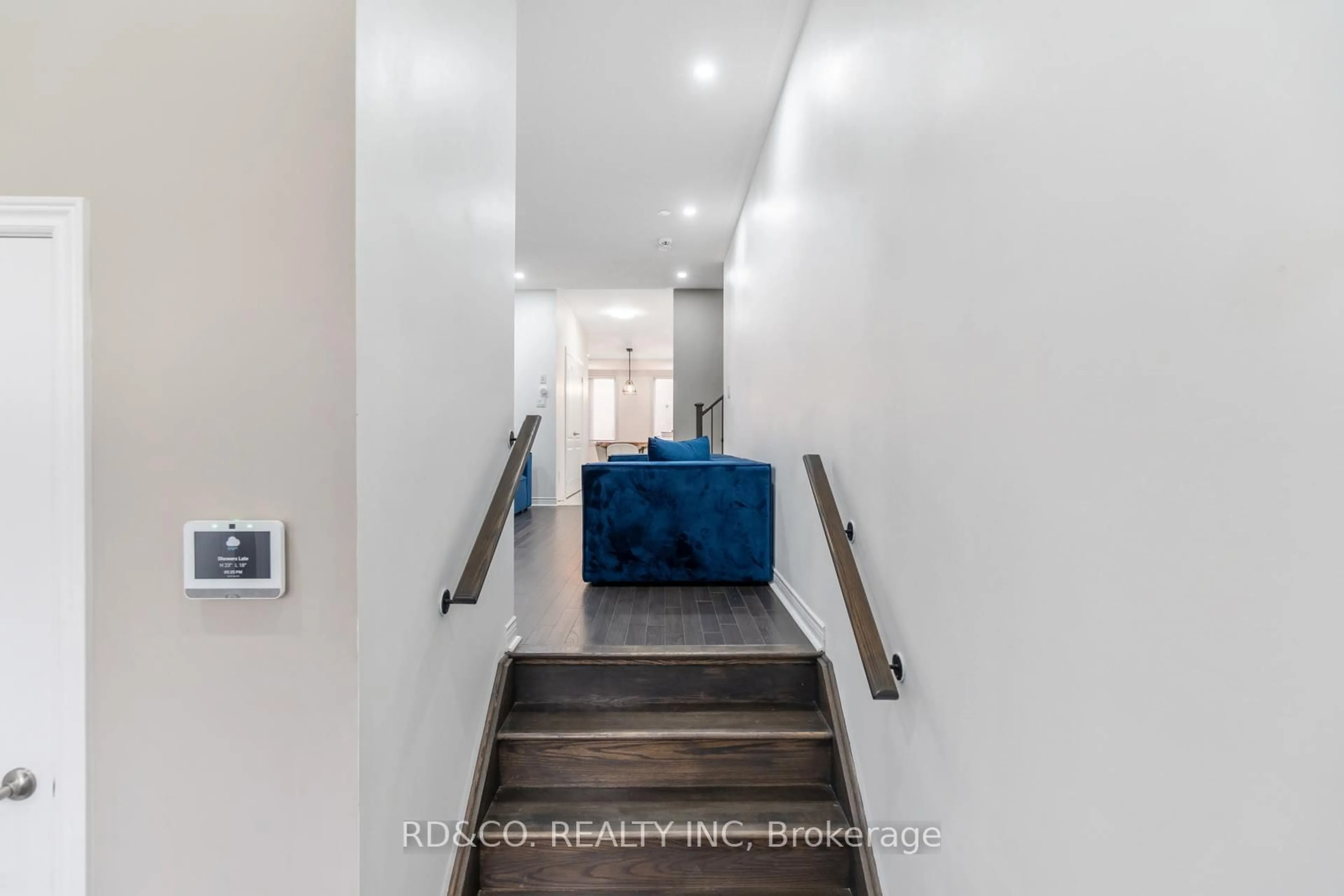 Indoor foyer for 108 Garrardview St, Ajax Ontario L1Z 0R2