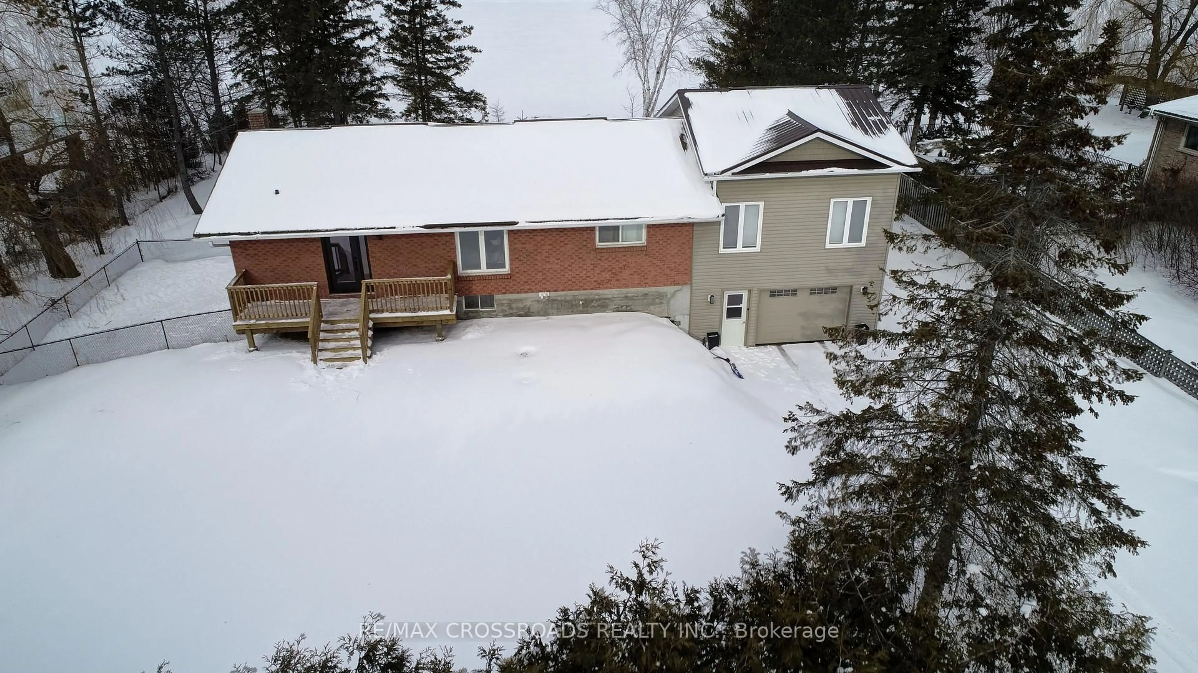 A pic from outside/outdoor area/front of a property/back of a property/a pic from drone, street for 8 Williams Point Rd, Scugog Ontario L0B 1E0