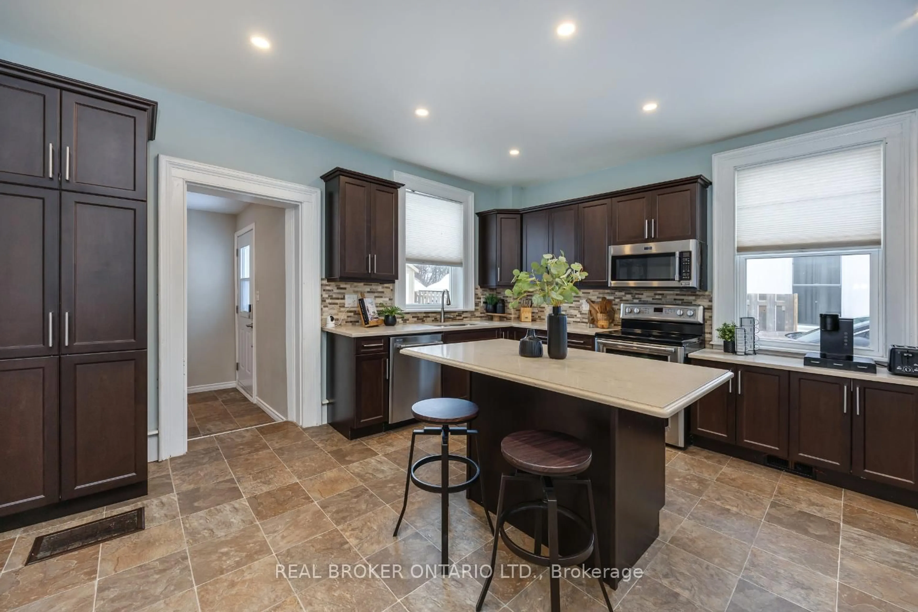 Open concept kitchen, ceramic/tile floor for 11 Mill St, Clarington Ontario L0B 1M0