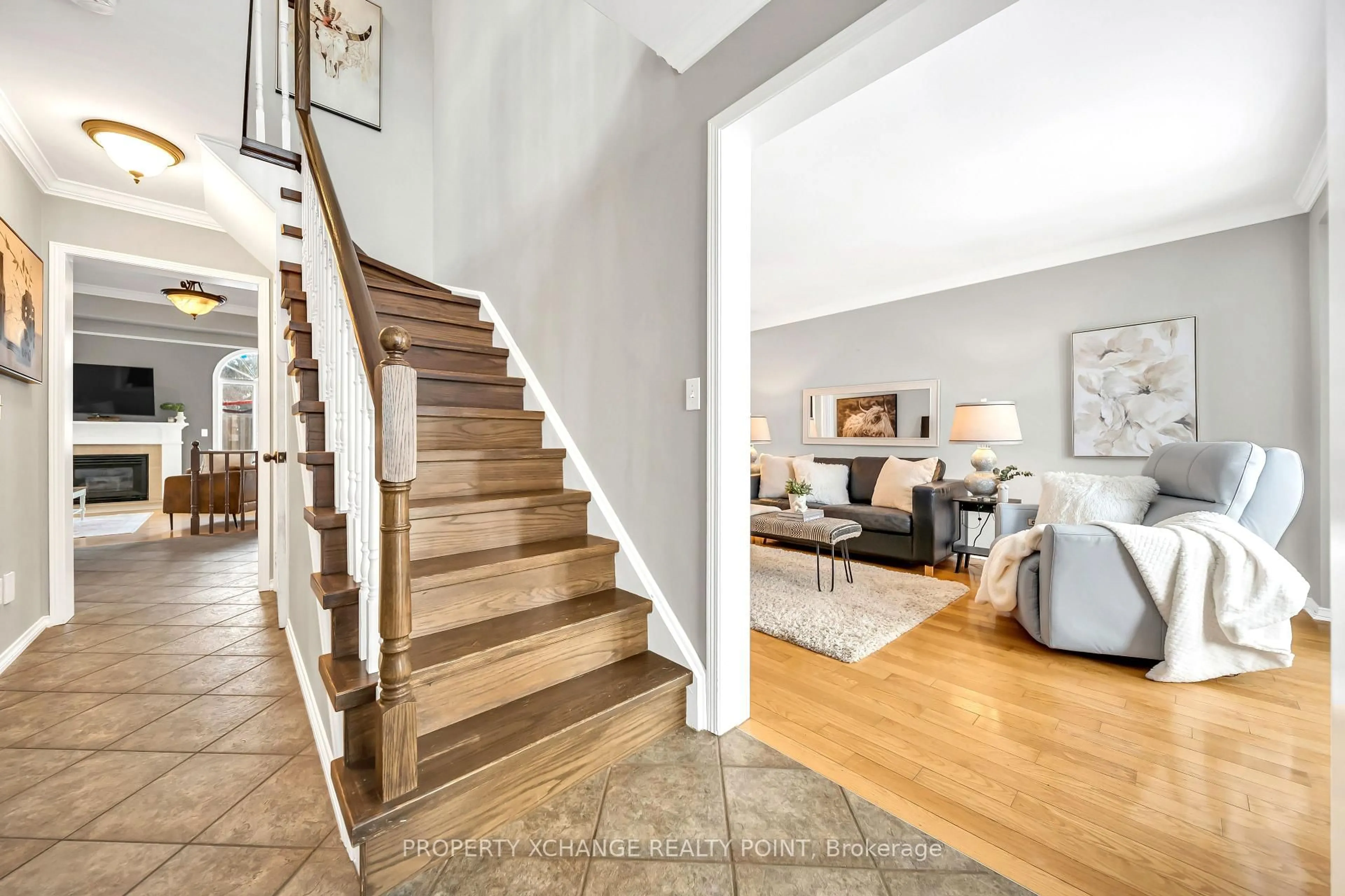 Indoor entryway for 1213 Corsica Ave, Oshawa Ontario L1K 2J8