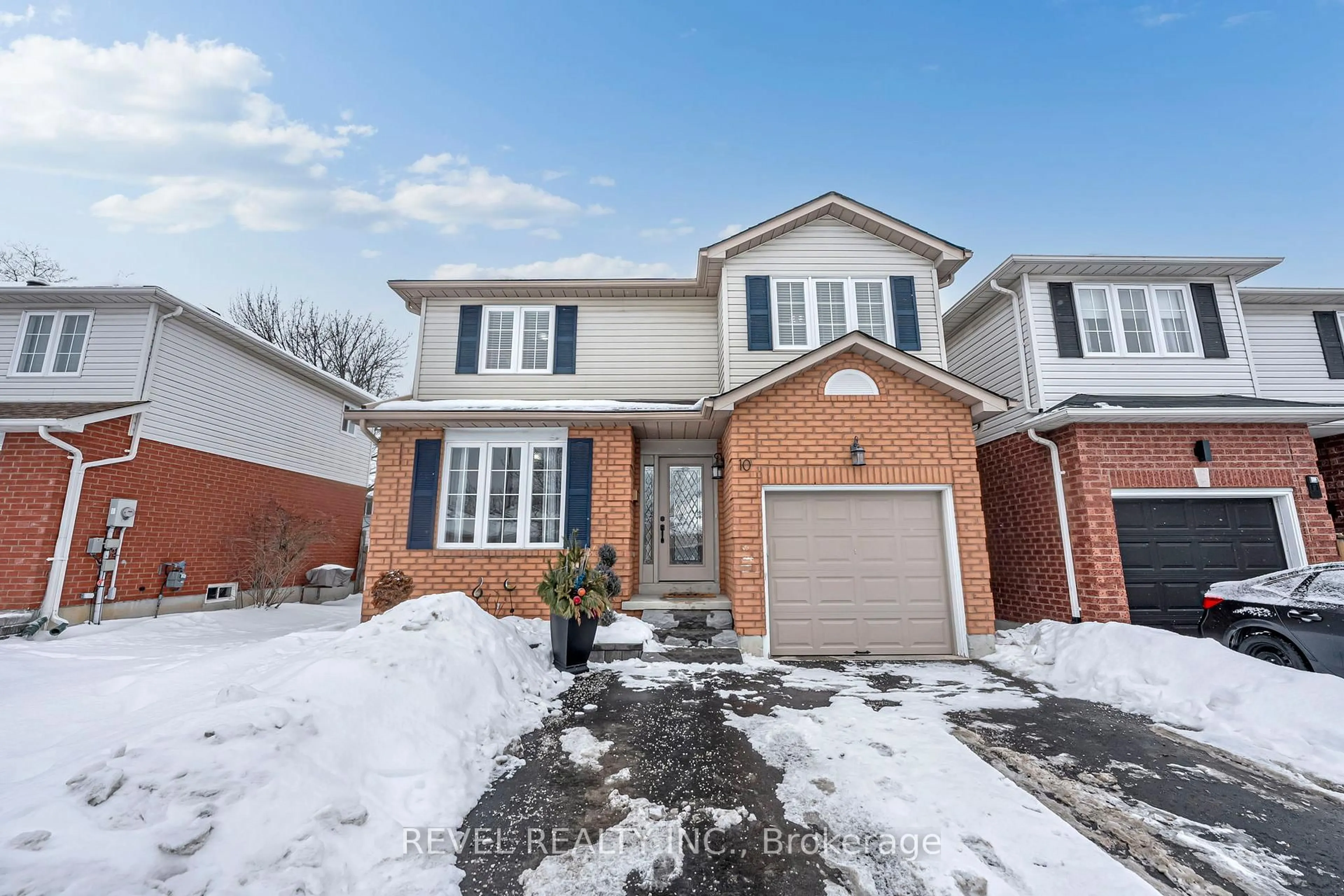 Home with brick exterior material, street for 10 Barron Crt, Clarington Ontario L1E 3G2