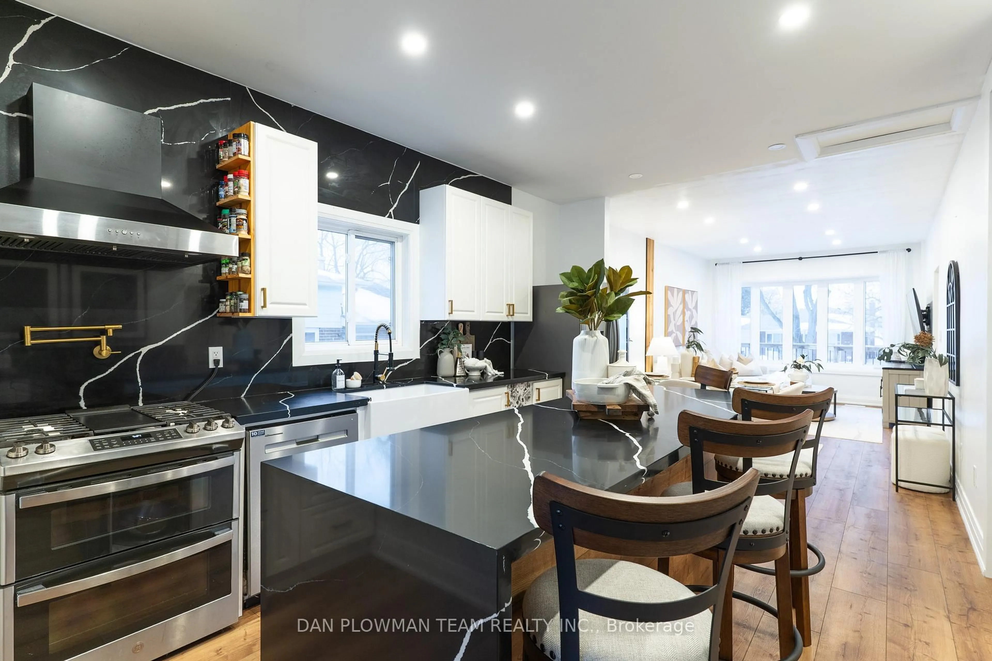 Contemporary kitchen, unknown for 929 Dublin St, Whitby Ontario L1N 1Y9