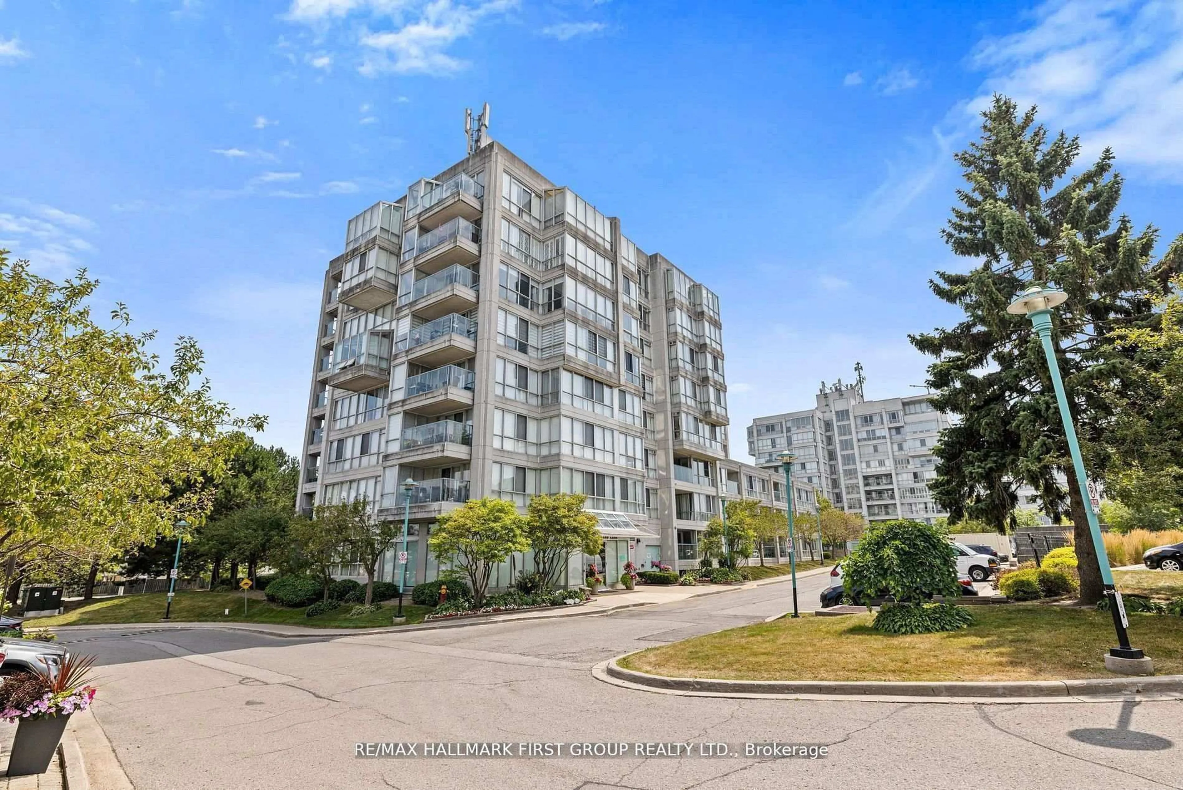 A pic from outside/outdoor area/front of a property/back of a property/a pic from drone, unknown for 25 Cumberland Lane #701, Ajax Ontario L1S 7K1