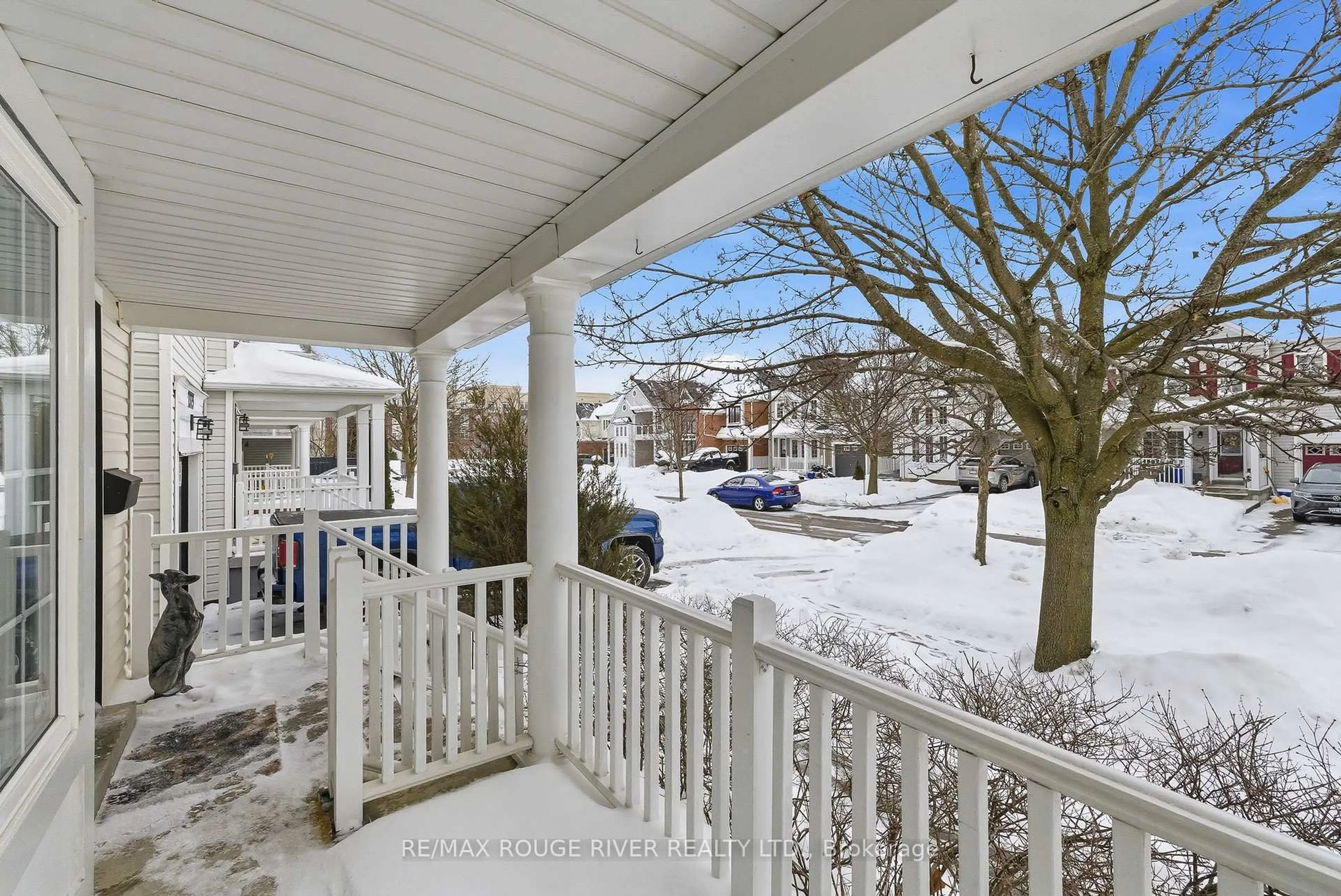 A pic from outside/outdoor area/front of a property/back of a property/a pic from drone, street for 1377 Dumont St, Oshawa Ontario L1K 2V3