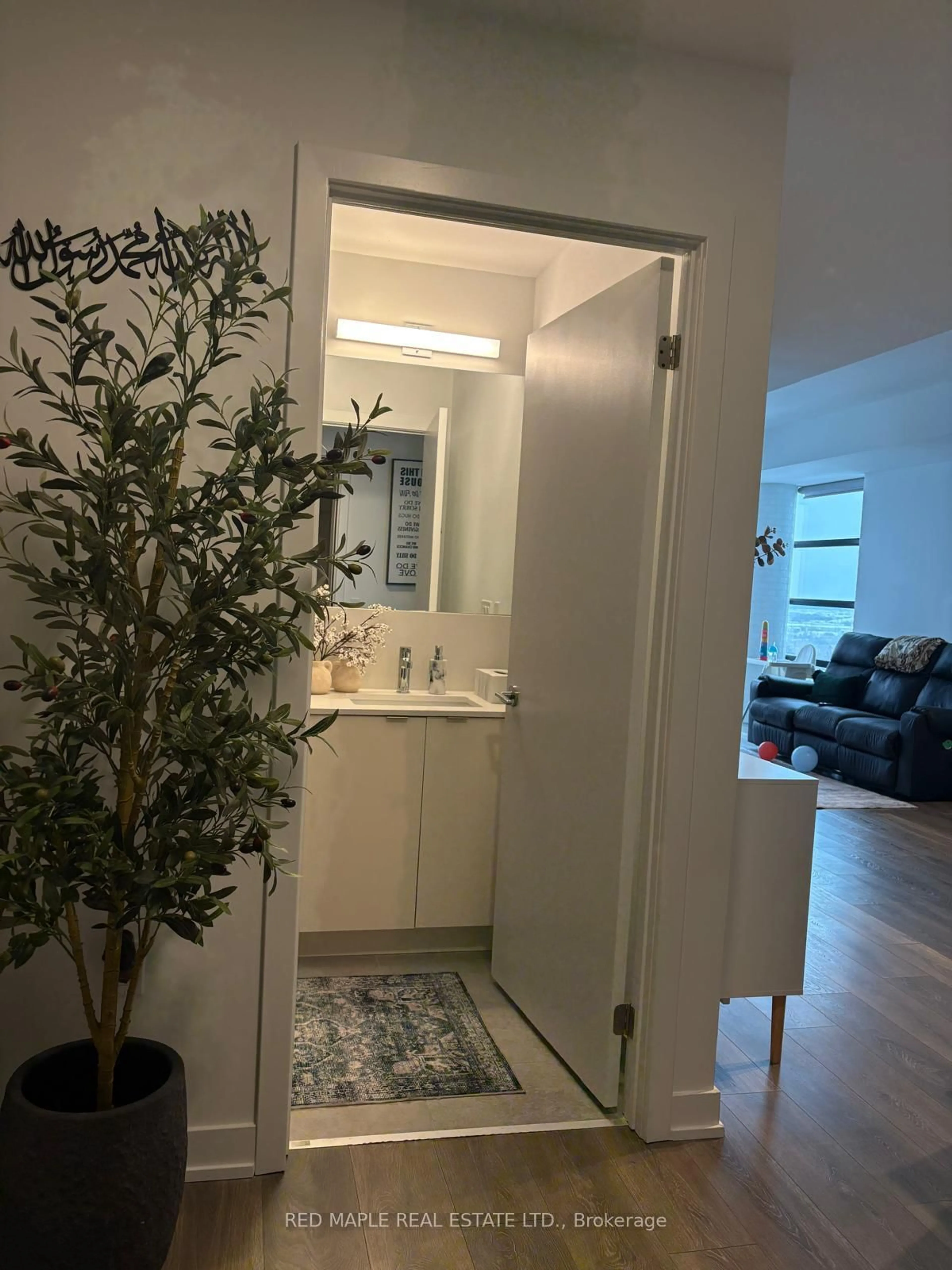 Unknown for 1606 Charles St #1303, Whitby Ontario L1N 1B9