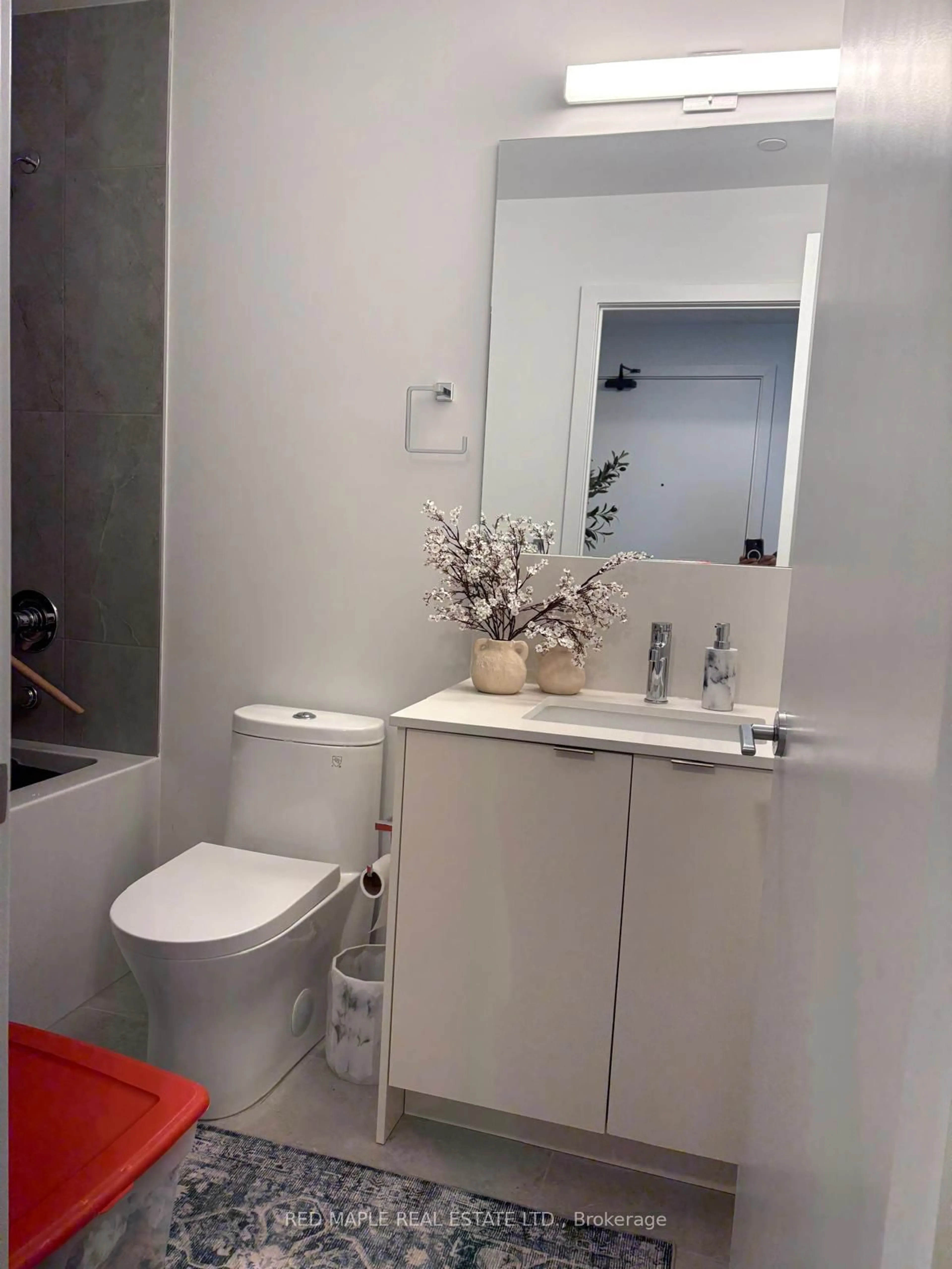 Standard bathroom, unknown for 1606 Charles St #1303, Whitby Ontario L1N 1B9