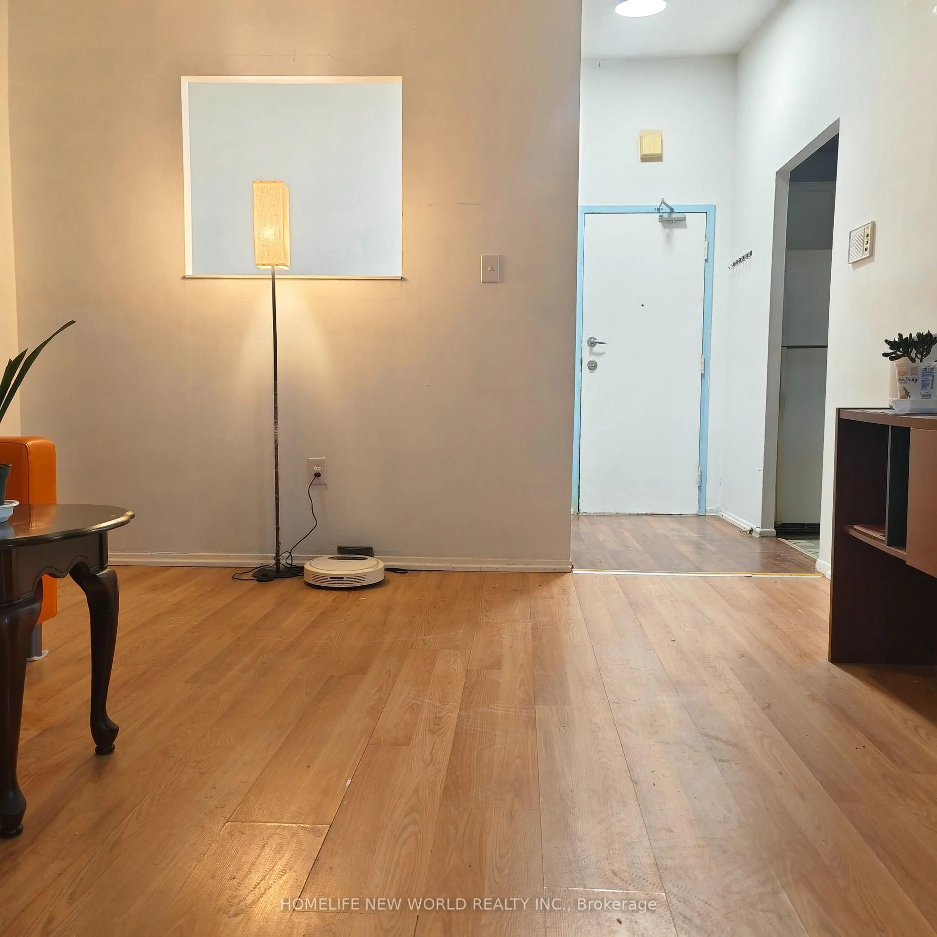 Indoor foyer for 4064 Lawrence Ave #606, Toronto Ontario M1E 4V6