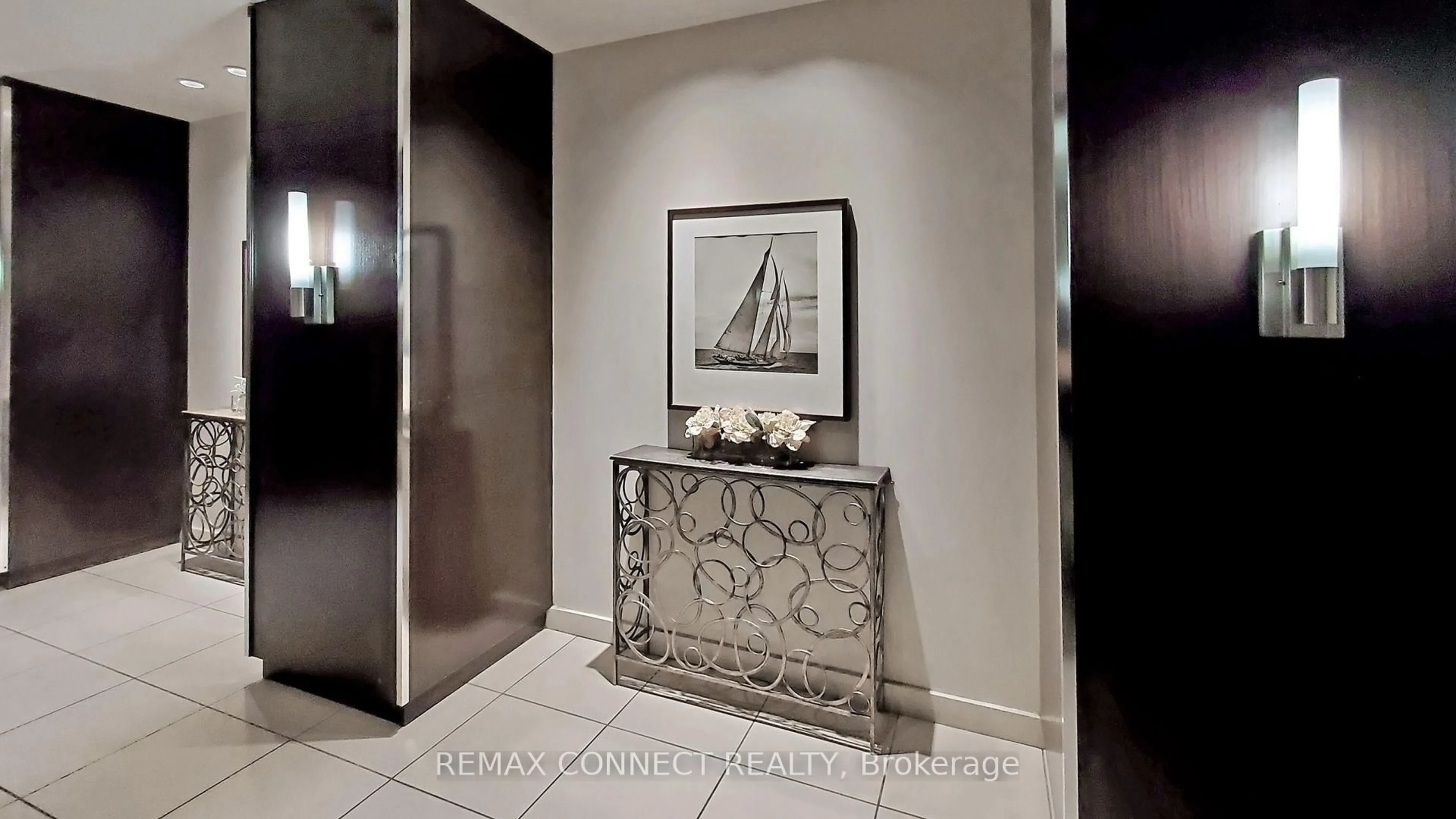 Indoor entryway for 36 Lee Centre Dr #3111, Toronto Ontario M1H 3J1