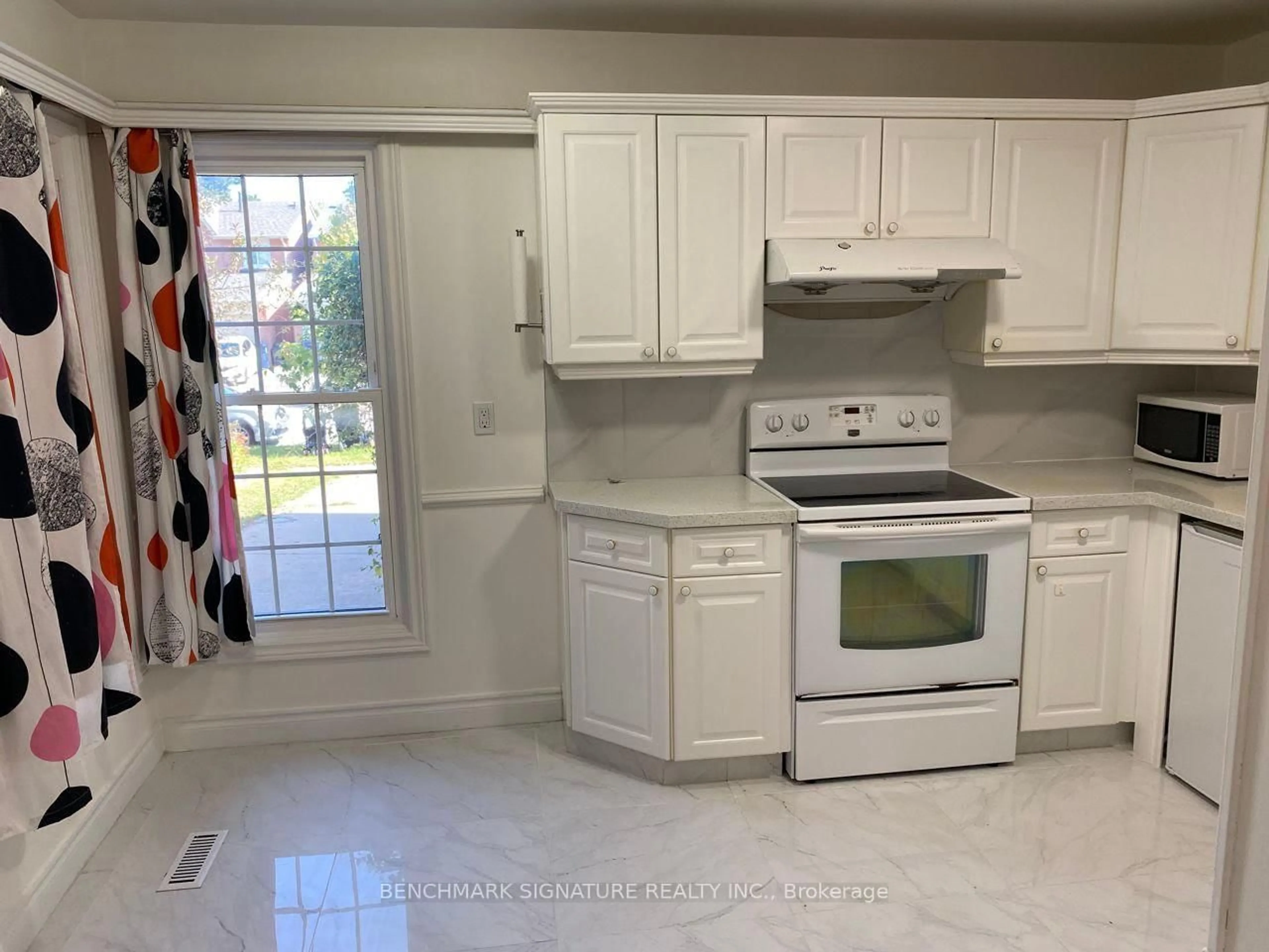 Standard kitchen, ceramic/tile floor for 43 James Park Sq, Toronto Ontario M1V 2E7