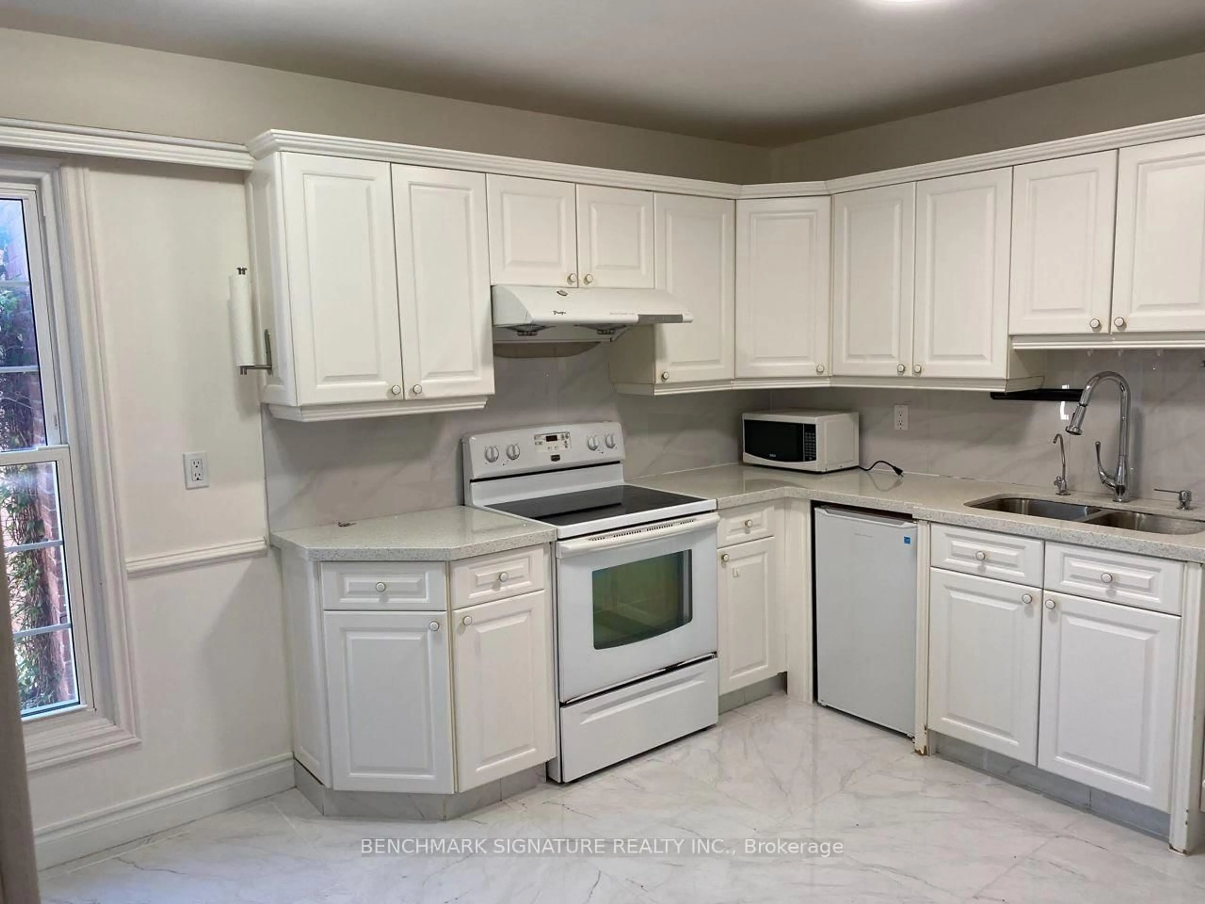 Standard kitchen, ceramic/tile floor for 43 James Park Sq, Toronto Ontario M1V 2E7